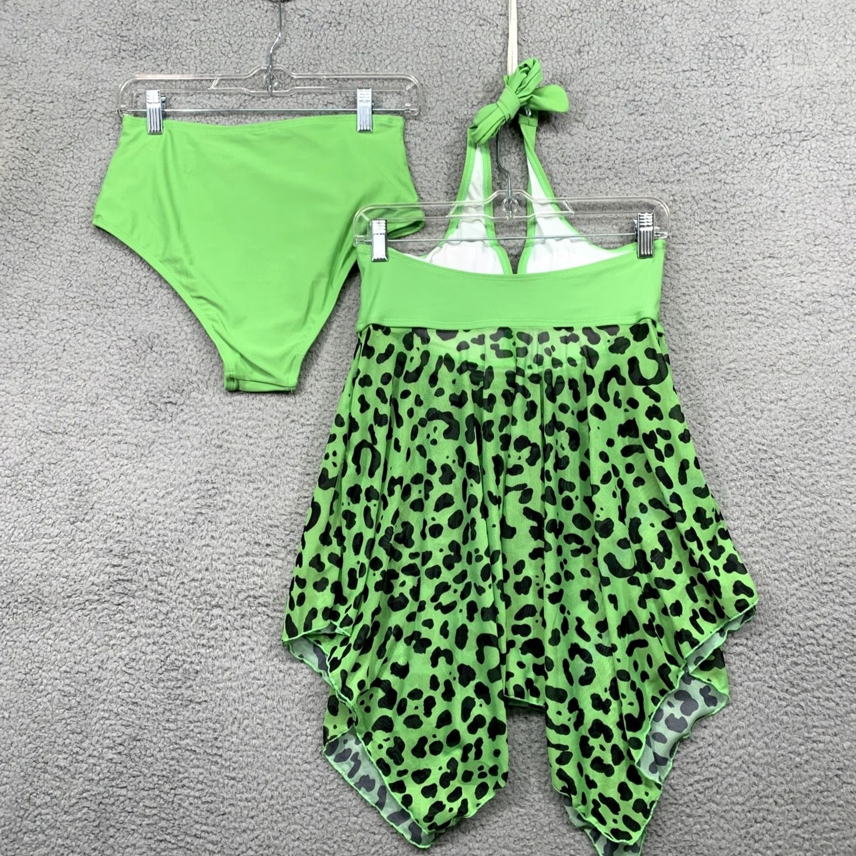 Vintage 2 Piece Tankini Swimsuit Women’s Size S Green Black Padded NWOT Halter Leopard Pattern 2 pc Shirt? Size ONE SIZE - 5 Thumbnail