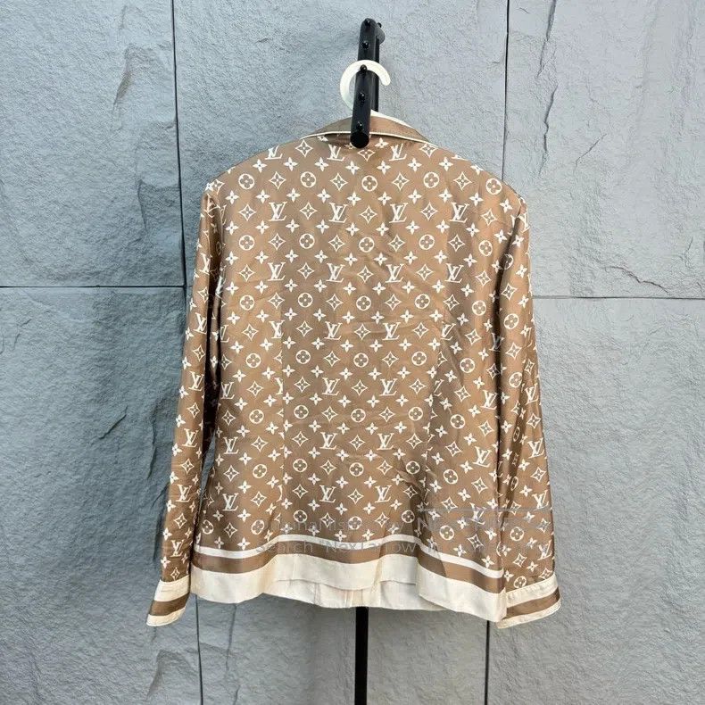 Louis Vuitton Louis Vuitton SS23 Silk presbyopic full logo shirt Size XS / US 0-2 / IT 36-38 - 4 Thumbnail