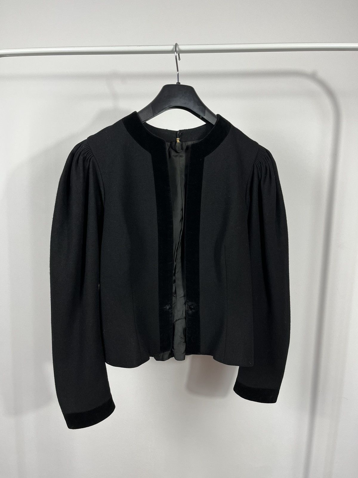 Vintage Vintage Black Cropped Wool Jacket with Velvet Trim Size XS / US 0-2 / IT 36-38 - 1 Thumbnail