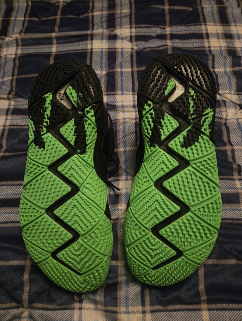 Nike Kyrie 4 halloween Size US 12 / EU 45 - 3 Thumbnail