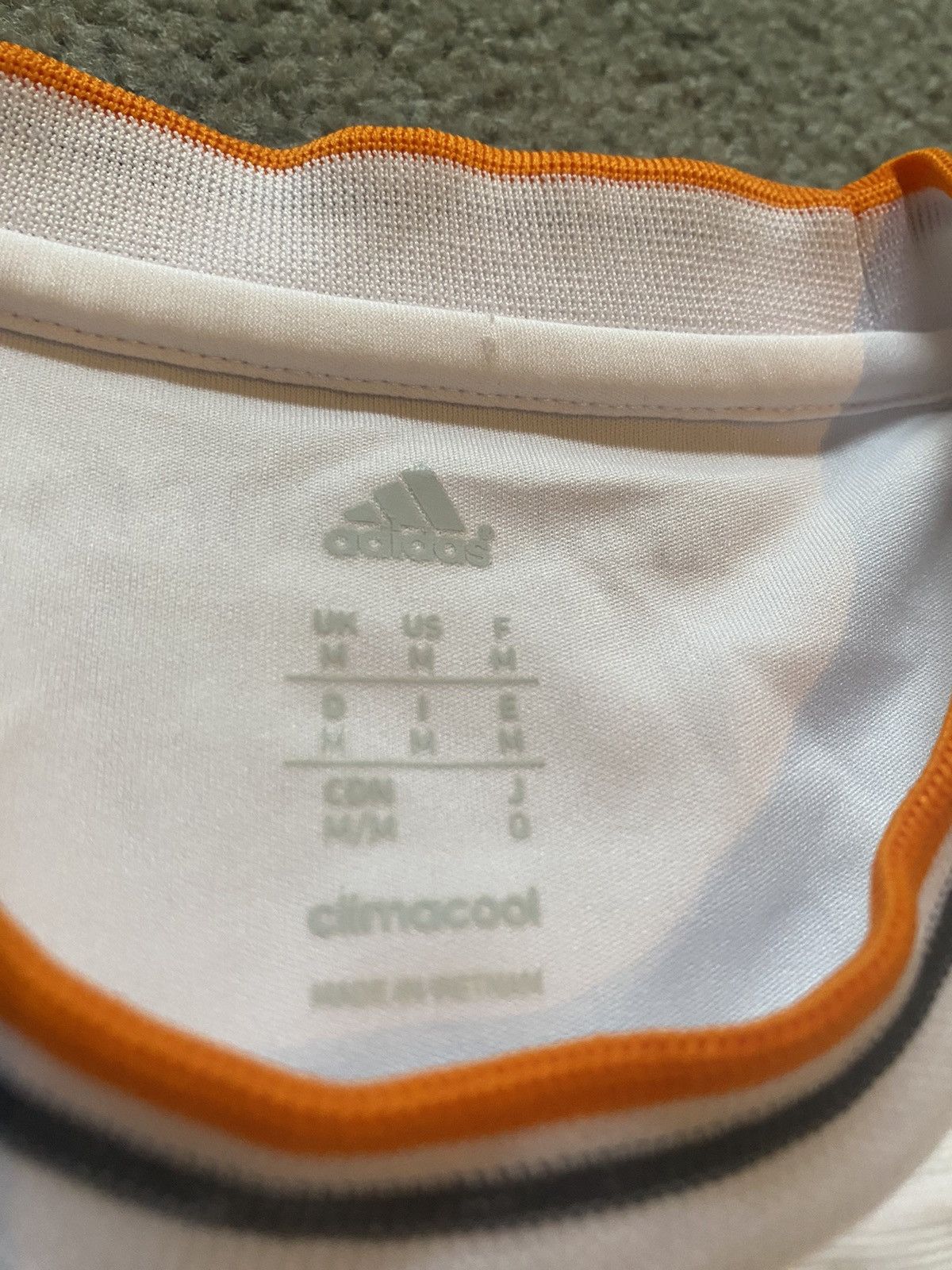 Vintage Vintage Real Madrid Ozil Player Jersey Size US M / EU 48-50 / 2 - 4 Thumbnail
