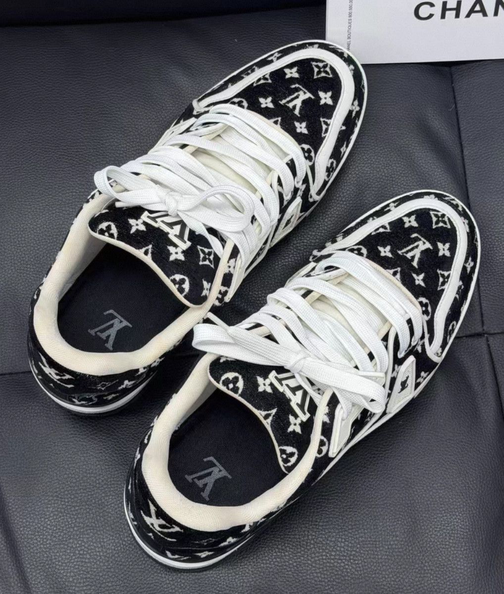 Louis Vuitton Louis Vuitton Black and White Trainer Lace Up Low Top Fash Size US 8.5 / EU 41-42 - 1 Thumbnail