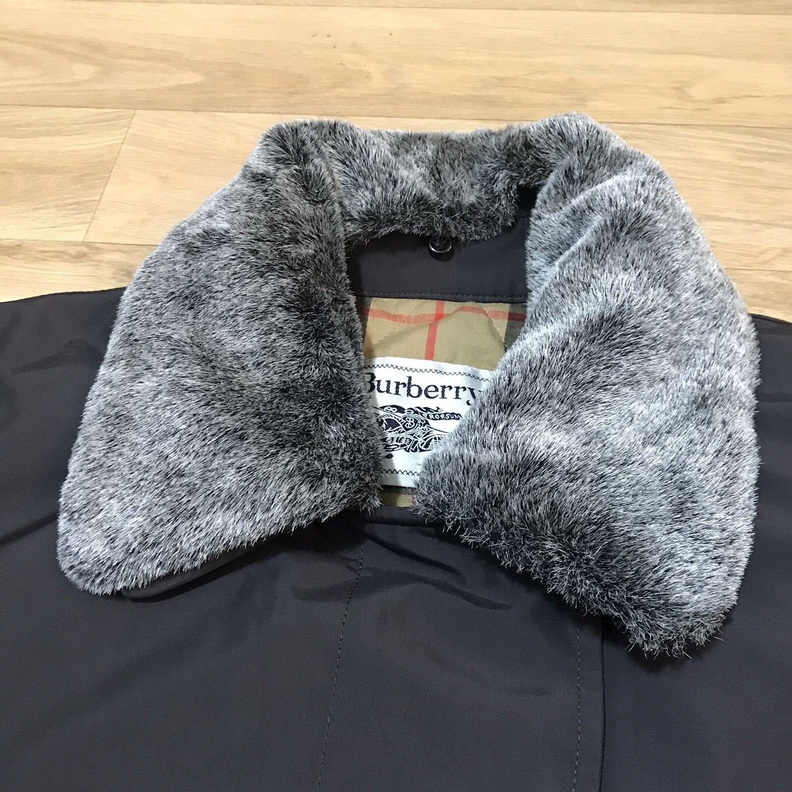 Burberry VINTAGE Burberry women jacket coat Nova Check FAUX FUR GRAY Size XL / US 12-14 / IT 48-50 - 8 Thumbnail