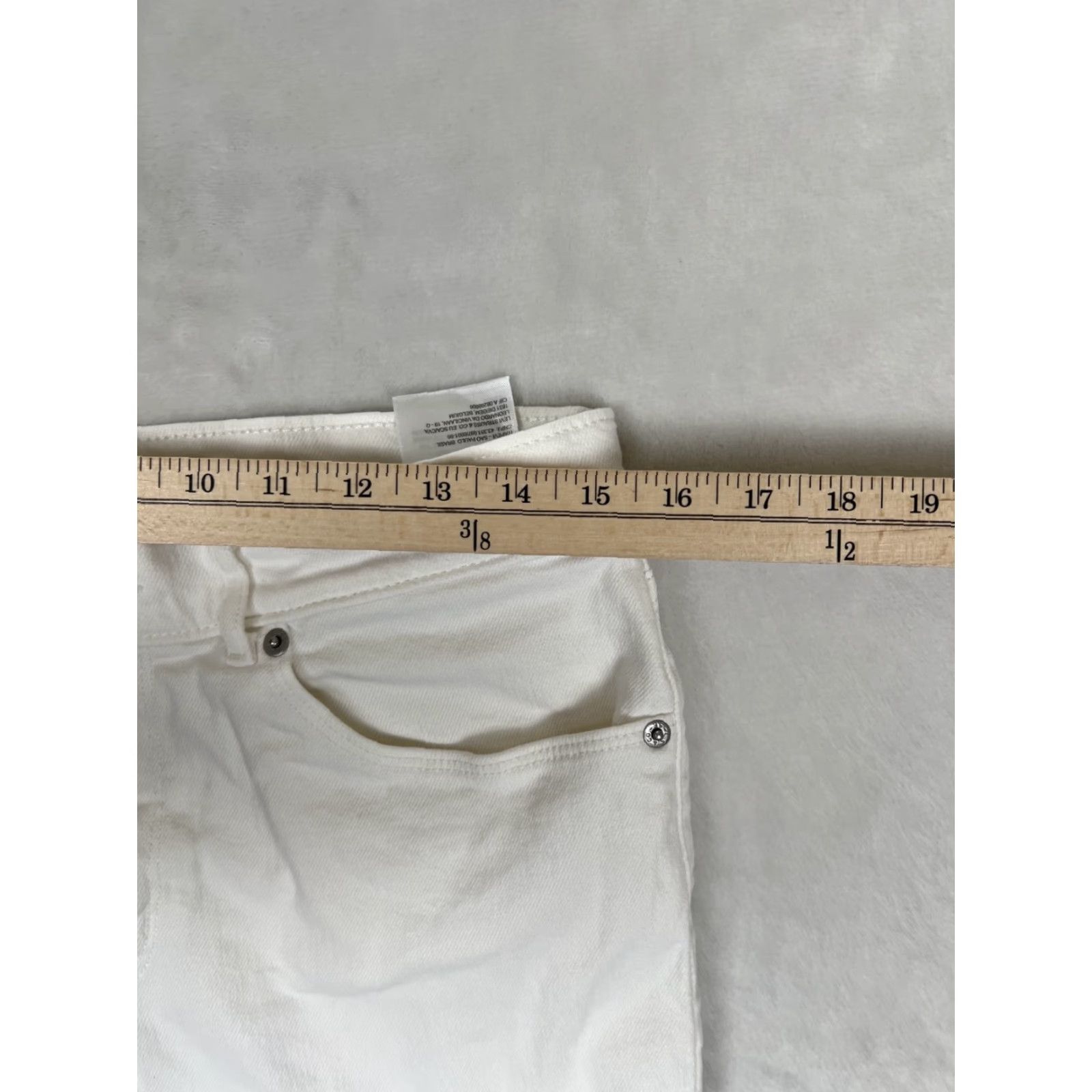 Levi's Levi's Bermuda Shorts Women's 30 White Denim Mid Rise Stretch Casual 5-Pocket Design Logo Pockets White Cotton Viscose Polyester Spandex Regular Size 30" / US 8 / IT 44 - 4 Thumbnail