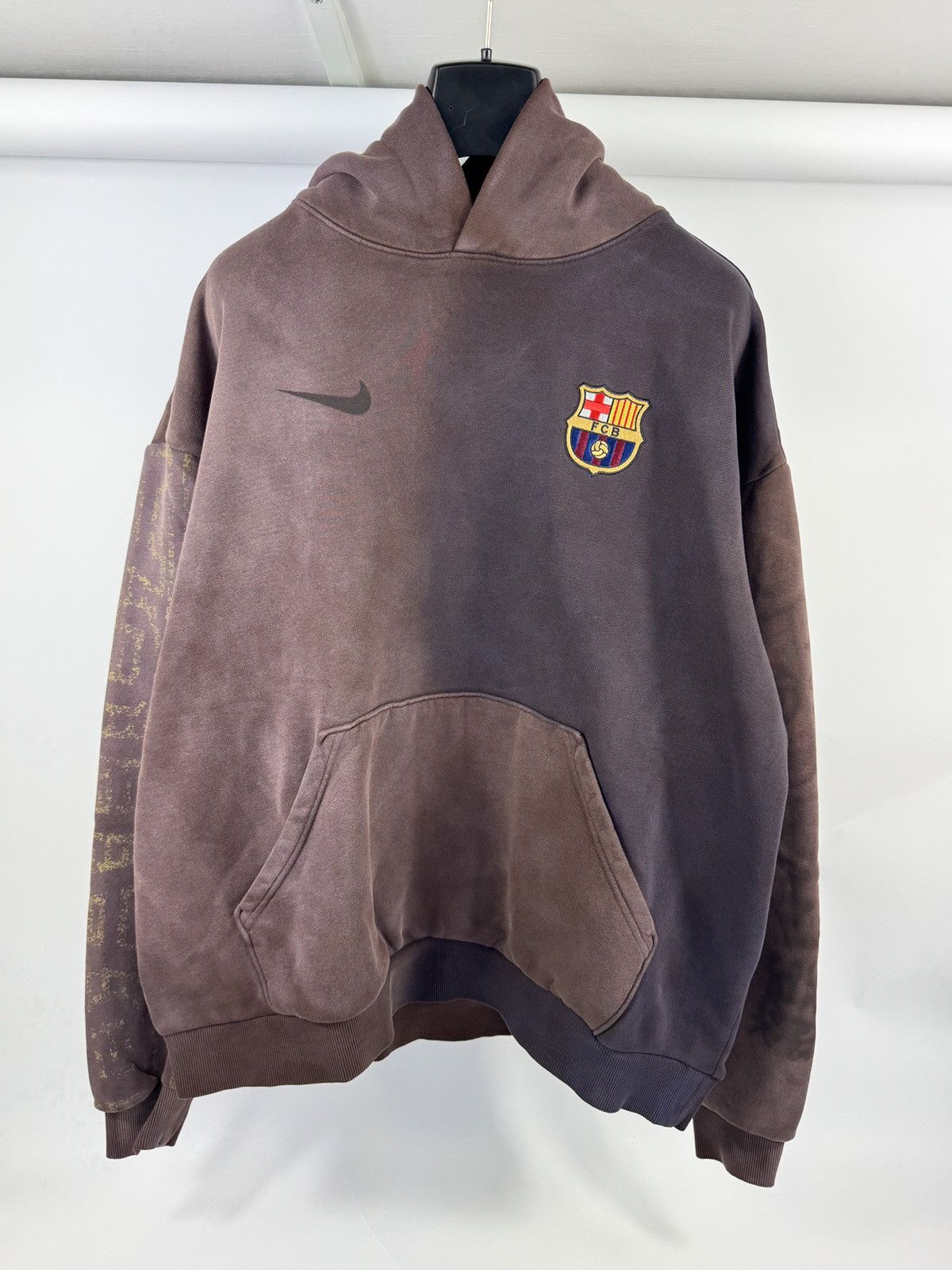 Nike × Travis Scott FCB SPLIT DYE CREST HOODIE Size US XL / EU 56 / 4 - 1 Thumbnail