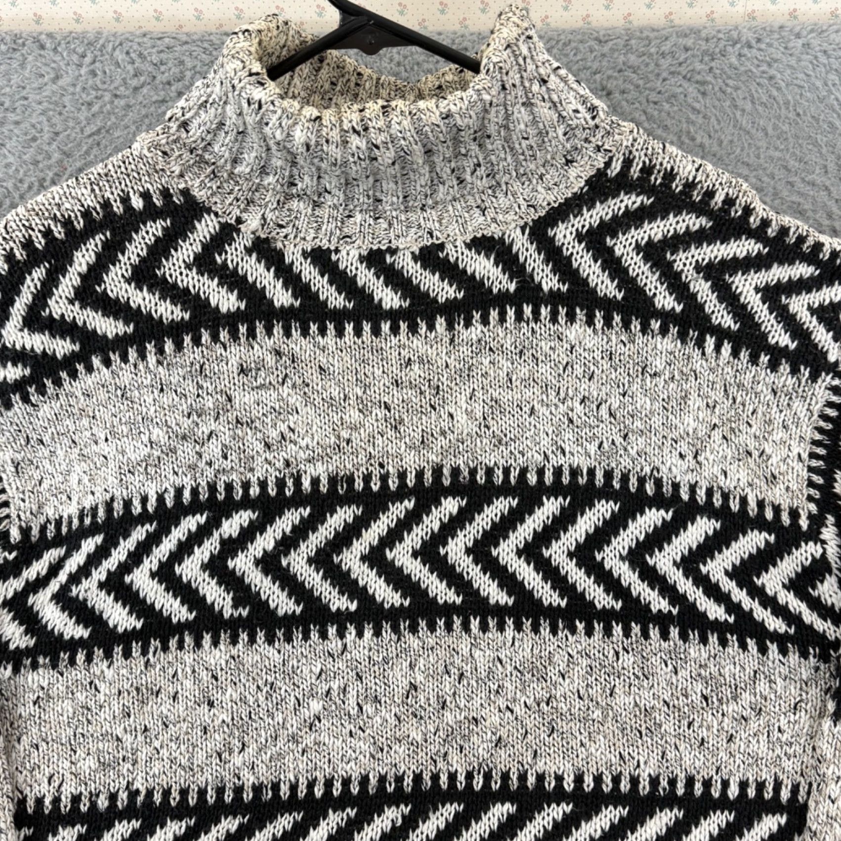 Vintage VINTAGE LizWear Sweater Women Large Beige Geometric 90s Turtleneck Knit Pullover Beigetone Beige Geometric 90s Turtleneck Pullover Women L Size L / US 10 / IT 46 - 3 Thumbnail