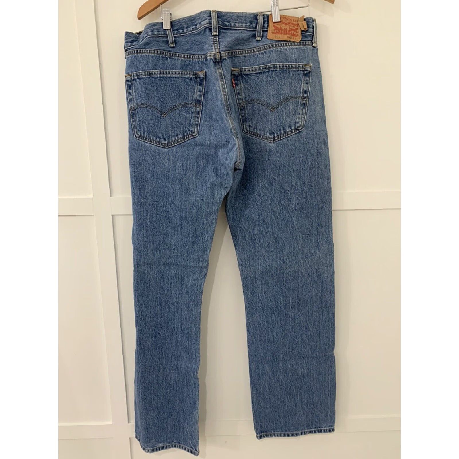 Levi's Levi’s 501 Jeans Size 38 X 32 Mens Button Fly Medium Wash Straight Fit Size US 38 / EU 54 - 2 Thumbnail