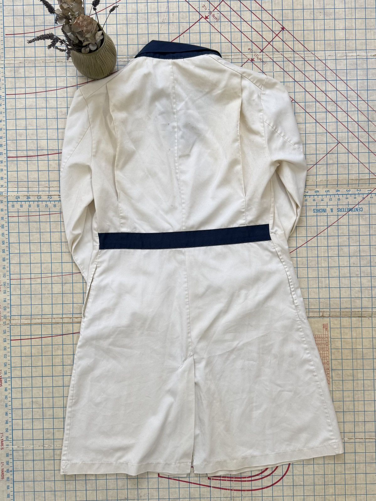 Other × Vintage Vintage Lab Coat White With Navy Trim Fits Medium Size US M / EU 48-50 / 2 - 10 Thumbnail