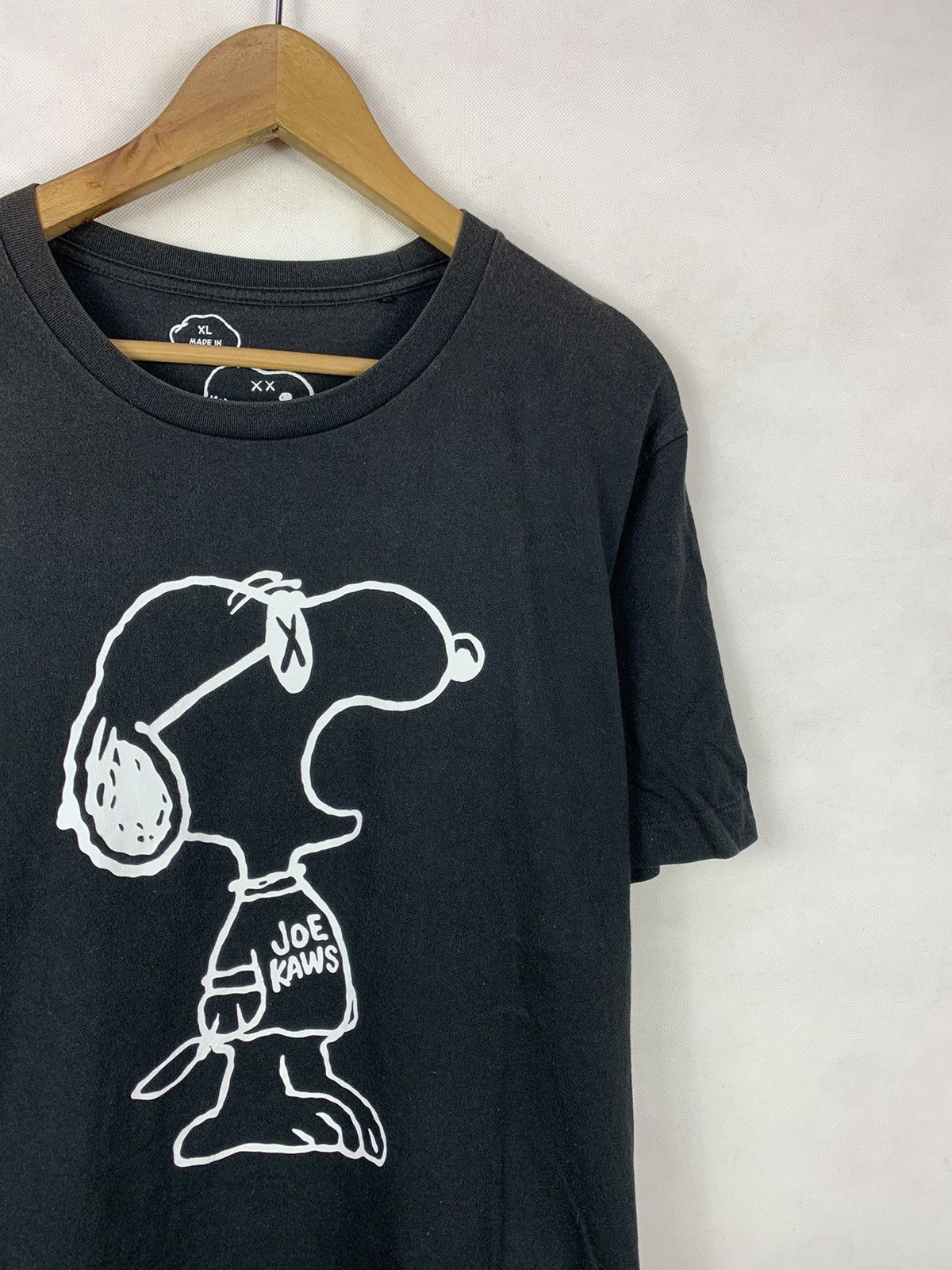 Japanese Brand Steals! Uniqlo Snoopy Kaws Streetwear Tee Size US L / EU 52-54 / 3 - 2 Thumbnail