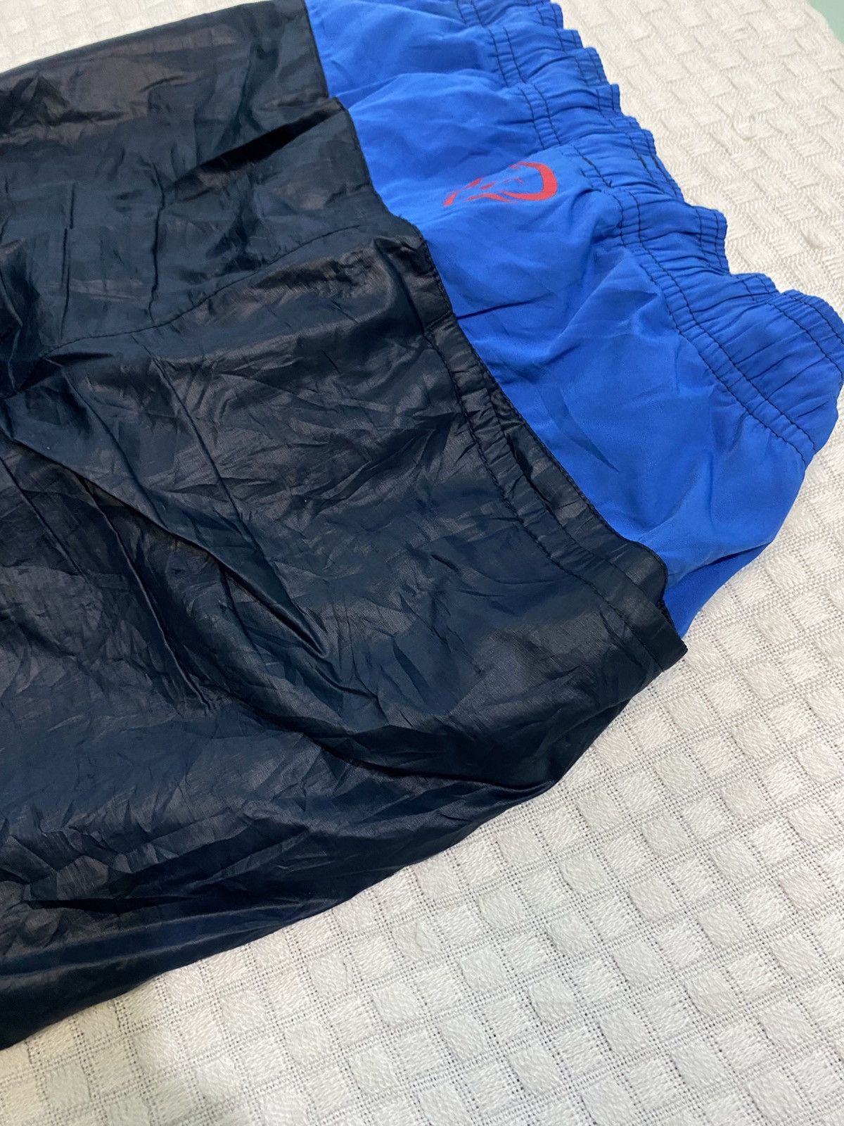Nike VINTAGE NIKE 90S BAGGY NYLON WIDE LEG SWOOSH TRACK PANTS Y2K Size US 30 / EU 46 - 10 Thumbnail