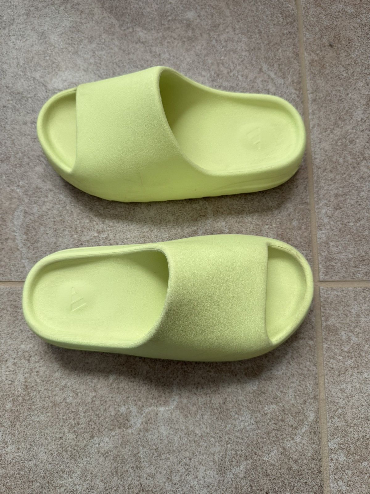 Adidas Yeezy Slides Size 7US Men’s Size US 7 / EU 40 - 3 Thumbnail