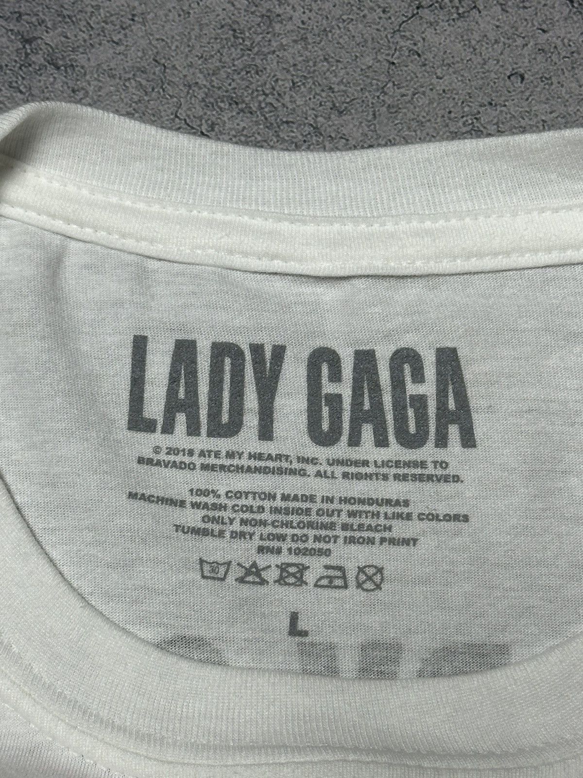Band Tees Lady Gaga Joanne 2017 World Tour Photo T-Shirt Size US L / EU 52-54 / 3 - 7 Thumbnail