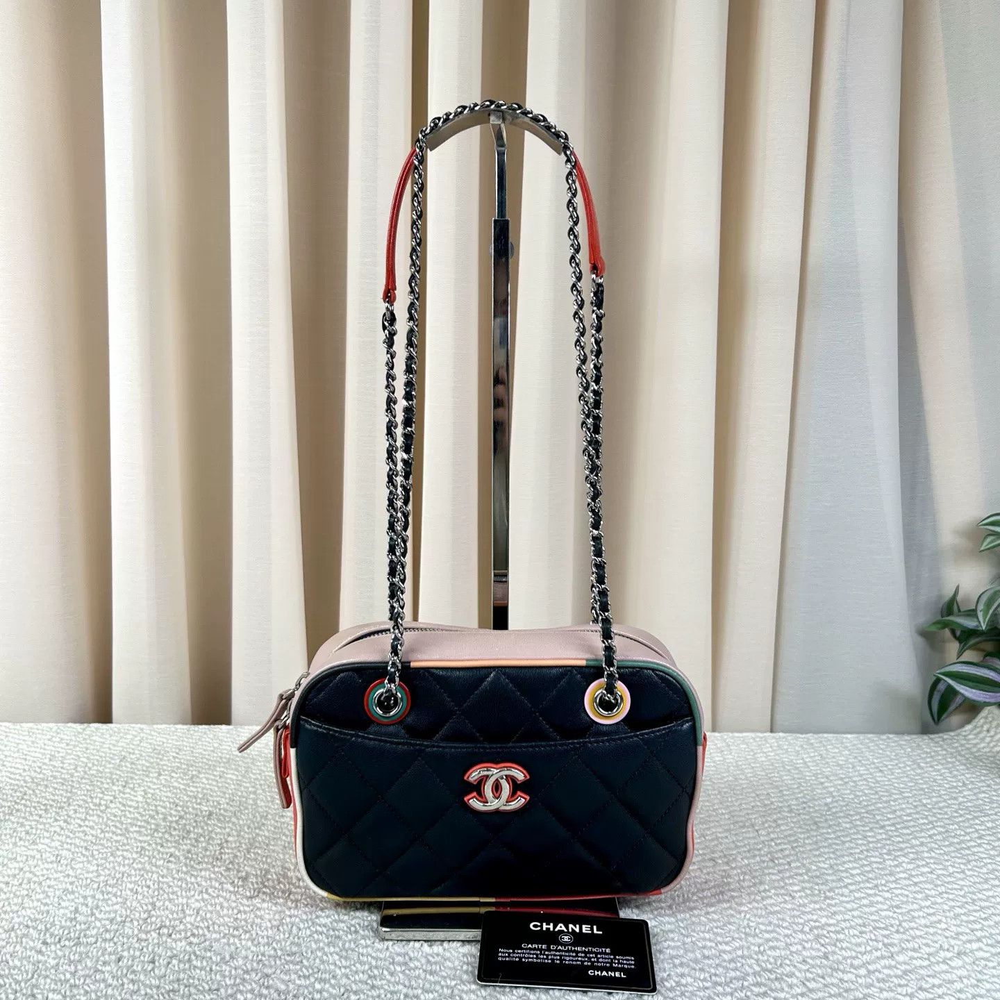 Chanel Pre-loved Bag Very good condition Size ONE SIZE - 1 Thumbnail