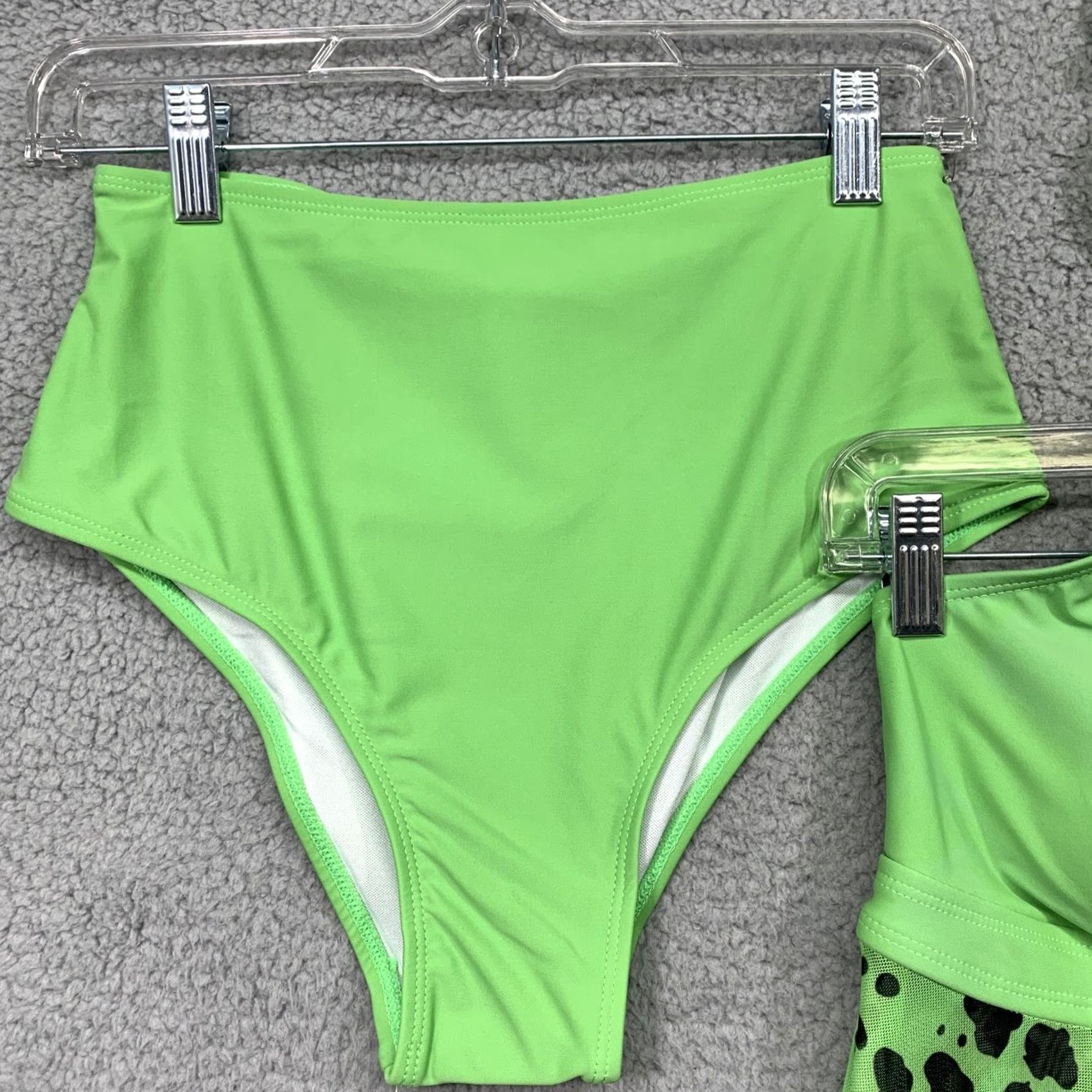 Vintage 2 Piece Tankini Swimsuit Women’s Size S Green Black Padded NWOT Halter Leopard Pattern 2 pc Shirt? Size ONE SIZE - 4 Thumbnail