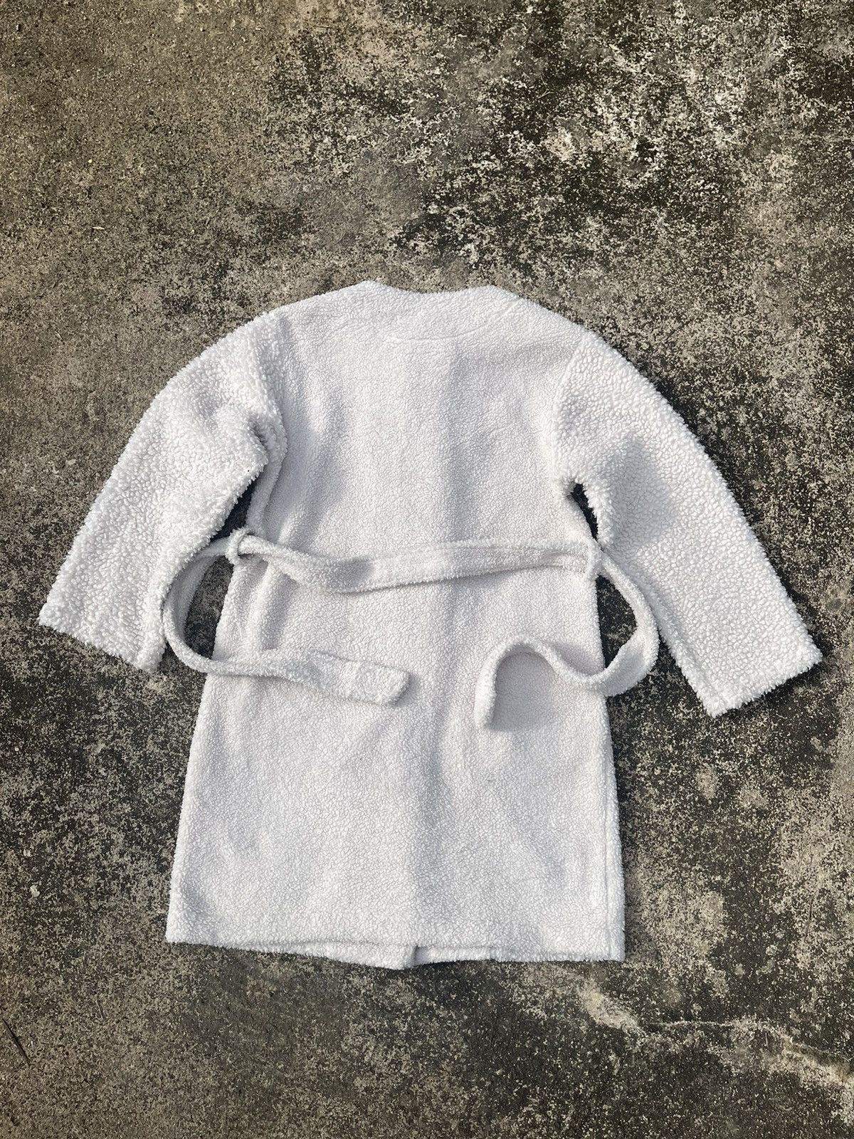 JW Anderson × Uniqlo JW Anderson x Uniqlo White Fleece Belted Coat M Size US M / EU 48-50 / 2 - 9 Thumbnail