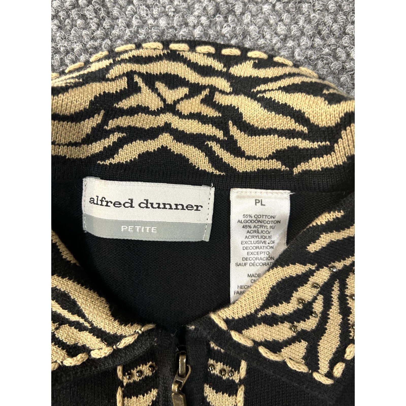 Vintage VINTAGE Alfred Dunner Cardigan Sweater Womens Petite Large Black Animal Print Zip Knit Collared Full Zip Zipper Studded 55% Cotton 45% Acrylic Womens Size L / US 10 / IT 46 - 5 Thumbnail