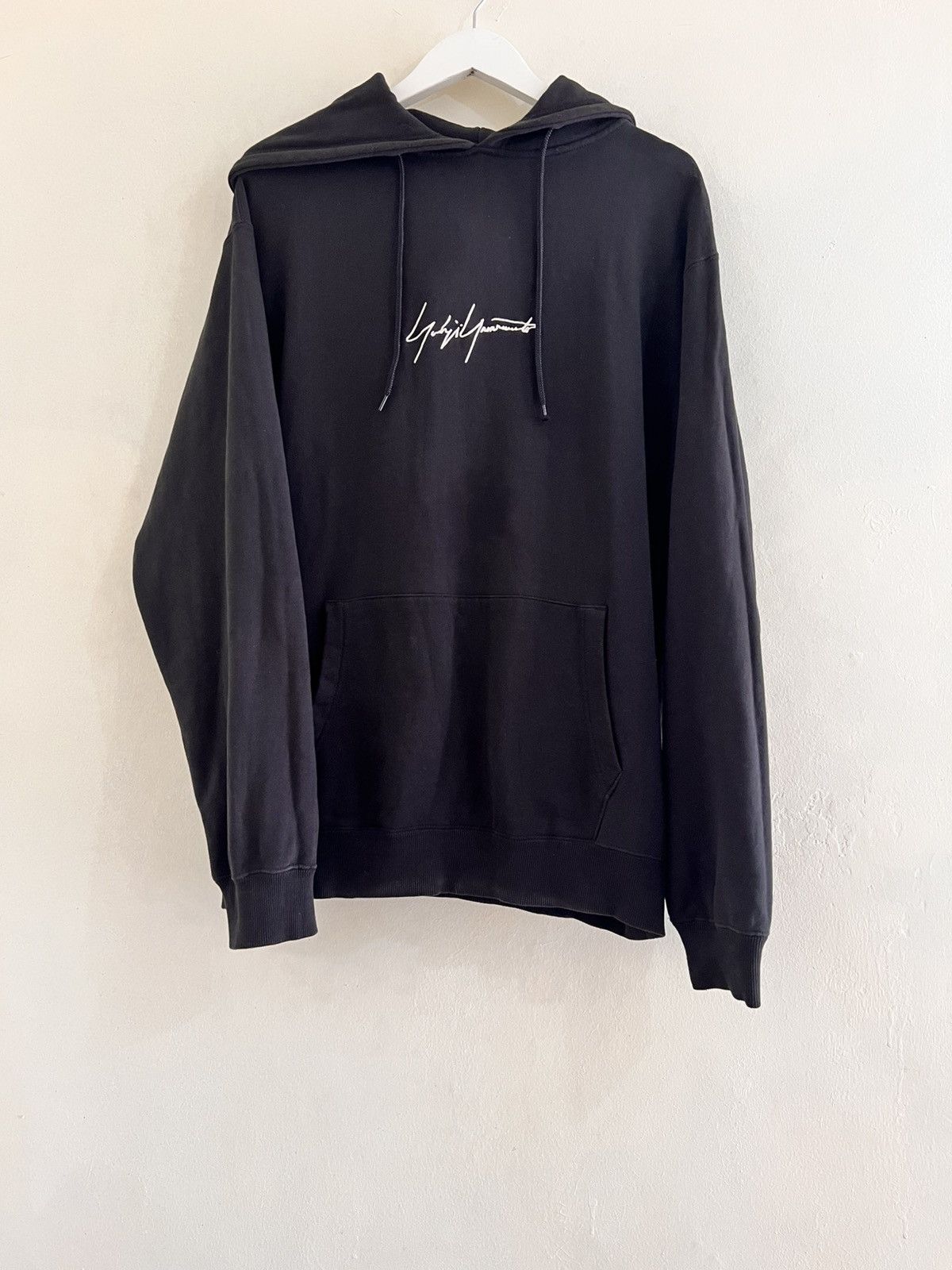 New Era × Yohji Yamamoto NEW ERA X YOHJI YAMAMOTO EMBROIDERED LOGO HOODIE Size US XL / EU 56 / 4 - 2 Thumbnail