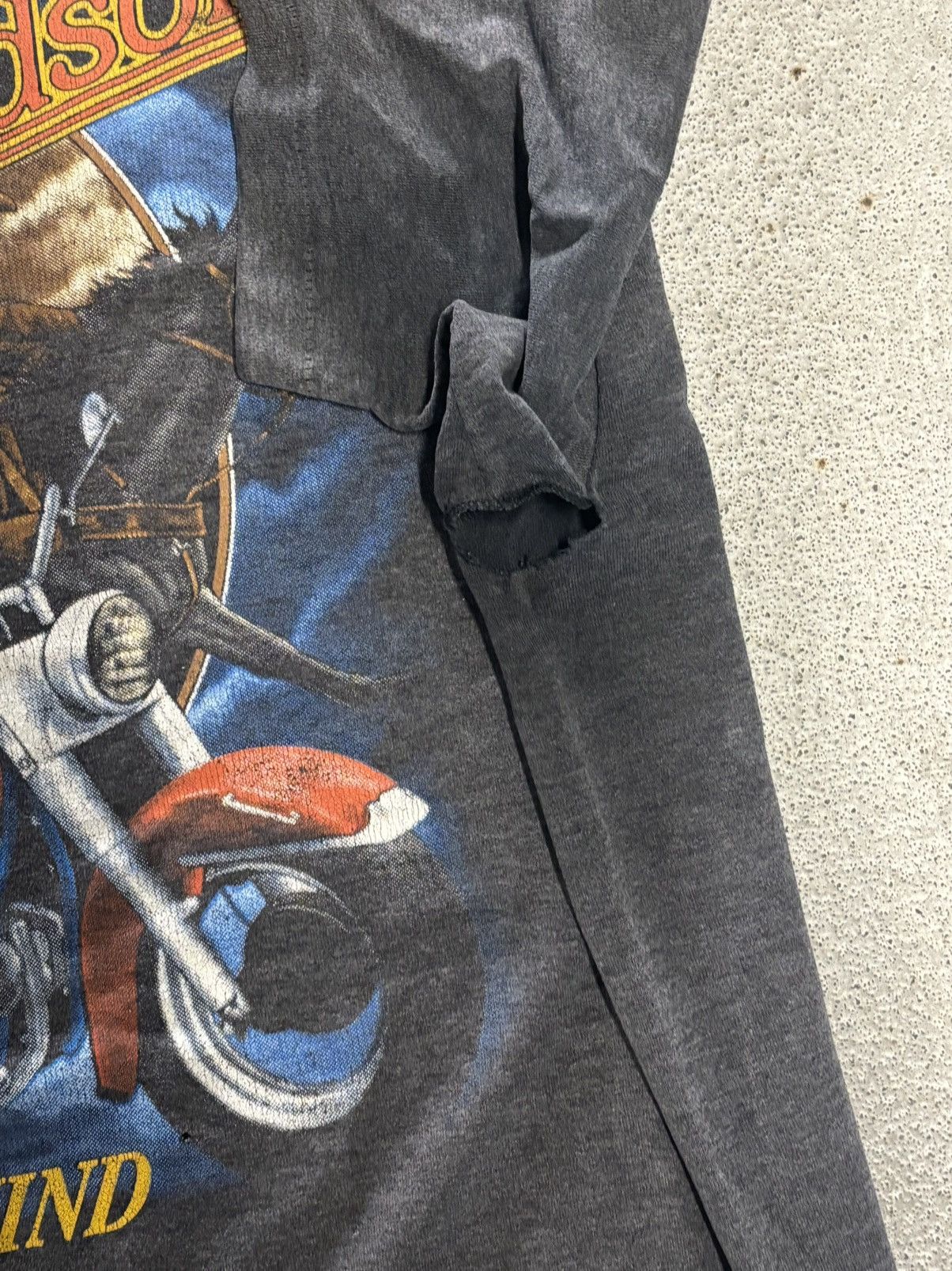 Harley Davidson (DISTRESSED) 1991 HARLEY DAVIDSON 3D EMBLEM TSHIRT Size US XL / EU 56 / 4 - 7 Thumbnail
