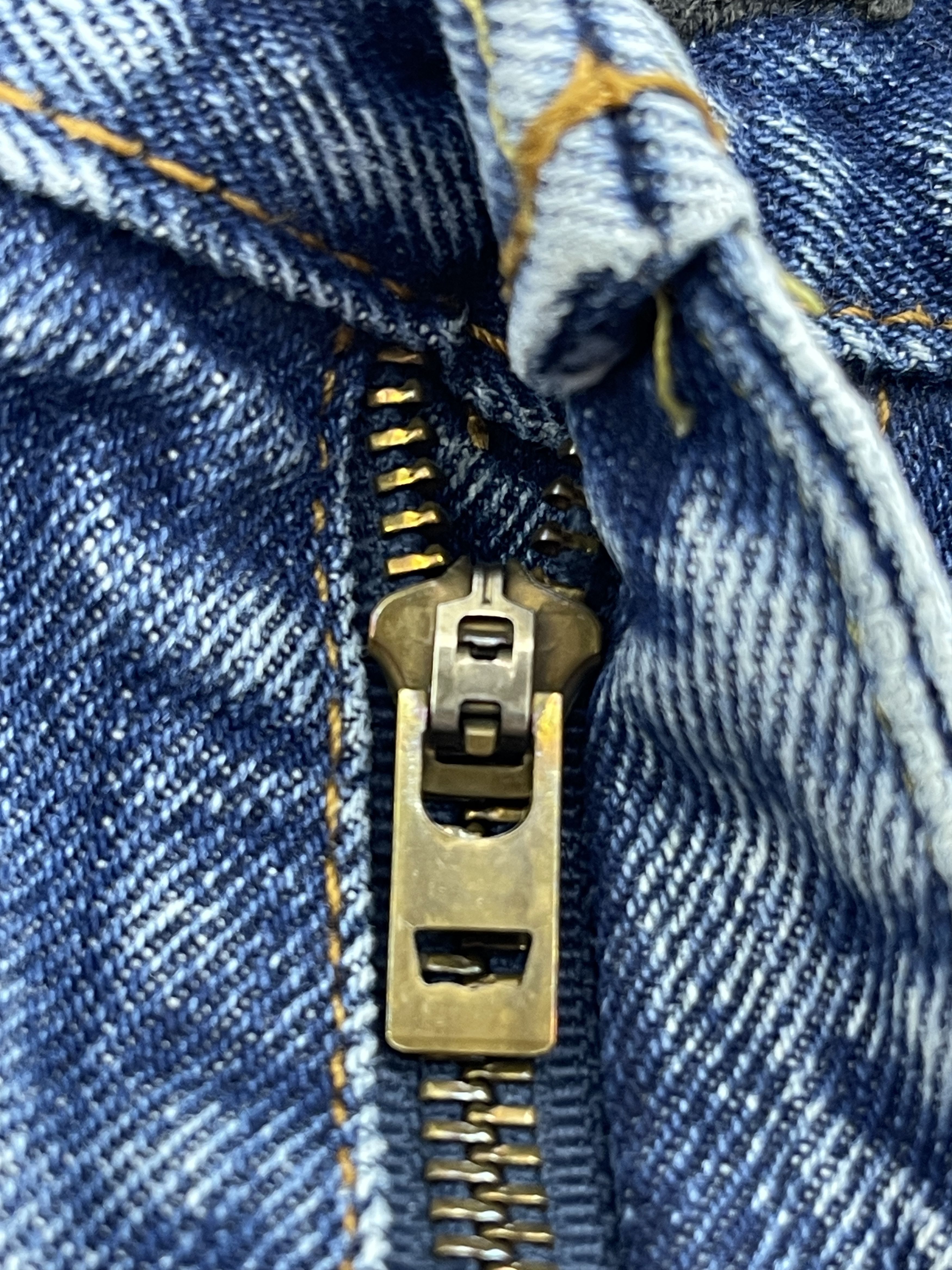 Levi's Distressed Faded Blue Vintage Levis 560 Jeans DP2555 Size US 31 - 12 Thumbnail