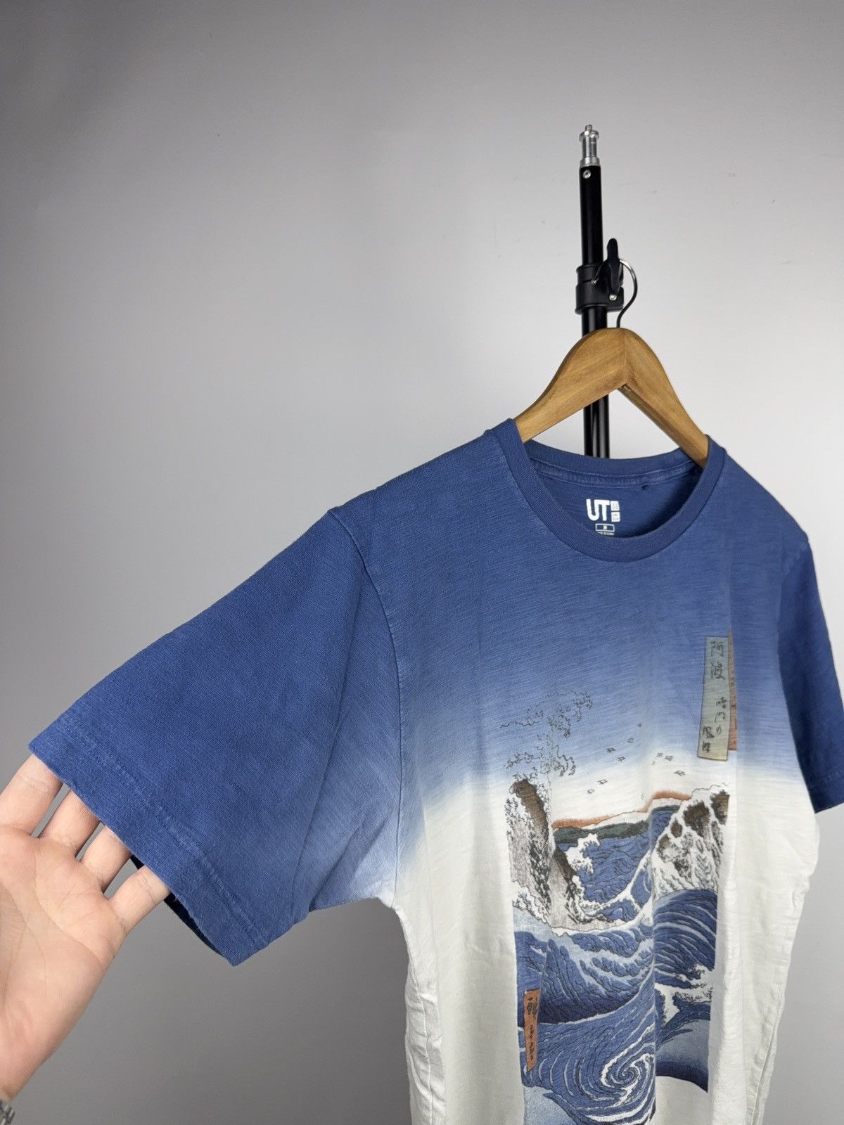 Uniqlo Japanese 00s Uniqlo UT Hokusai Wave Art T-Shirt MFA Boston Size US M / EU 48-50 / 2 - 5 Thumbnail