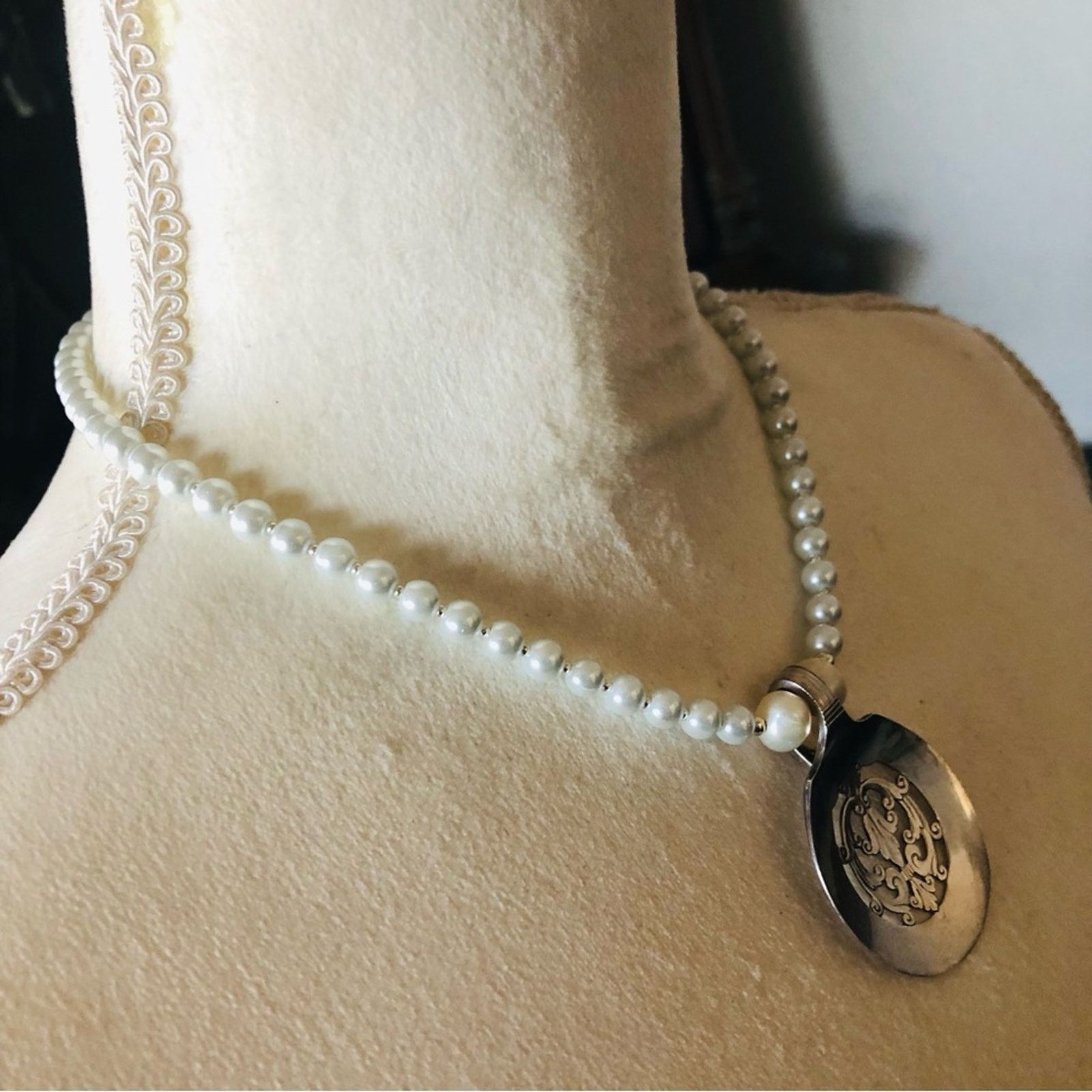 Handmade Handcrafted repurpose vintage Oneida bon bon Pearl necklace Size ONE SIZE - 4 Thumbnail