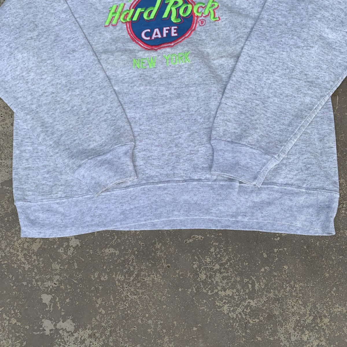 Hard Rock Cafe × Vintage Vintage 90s Hard Rock Cafe NewYork Crewneck Embroidered Logo Size US M / EU 48-50 / 2 - 7 Thumbnail