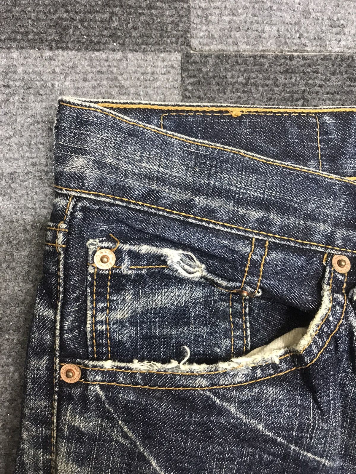 Levi's 🔥Flare🔥Vintage Flare Levis 517 Distressed Jeans Size US 31 - 9 Thumbnail