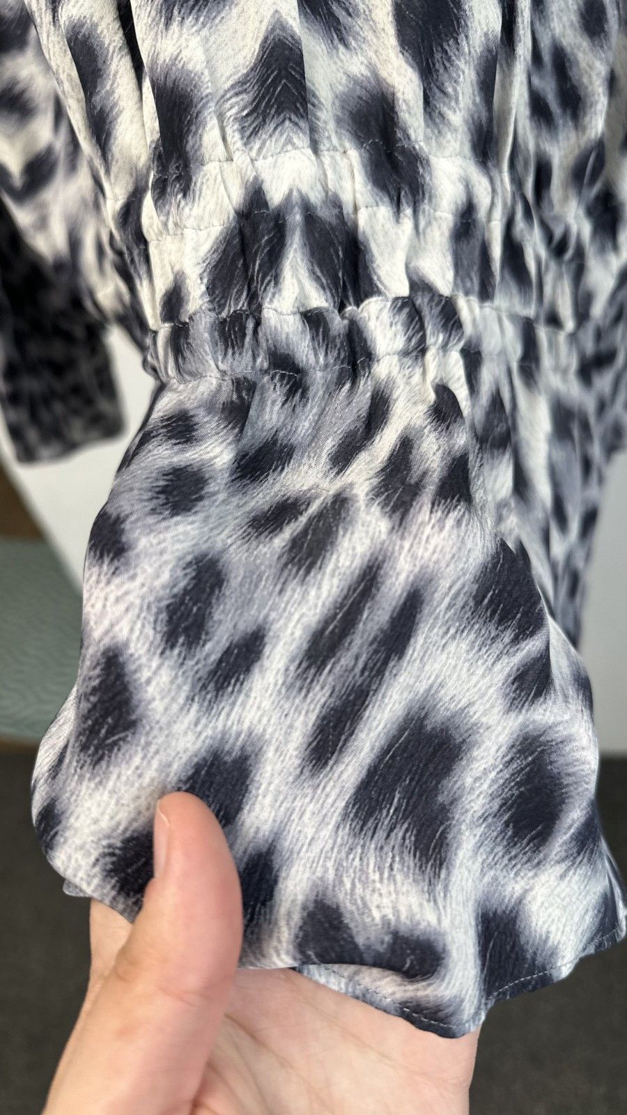 Roberto Cavalli Roberto Cavalli Vintage Silk Blue Animal Print Blouse Size M / US 6-8 / IT 42-44 - 14 Thumbnail