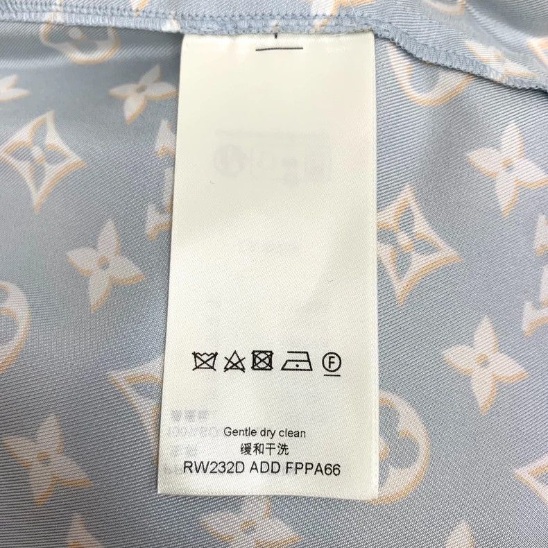 Louis Vuitton Louis Vuitton 23 light blue logo printed mulberry silk cas Size 33" - 7 Thumbnail