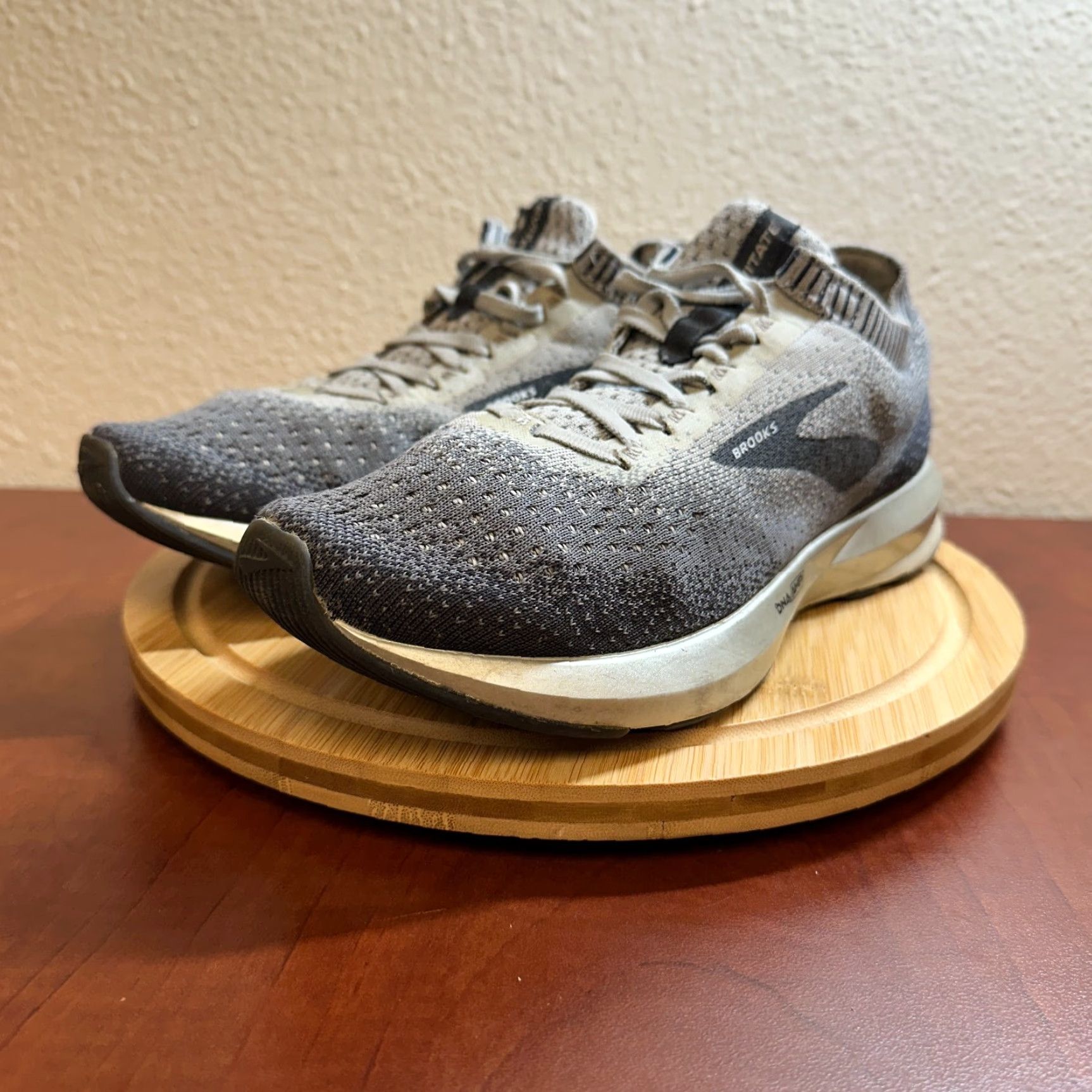 Brooks Brooks Levitate 2 Shoes Womens 9.5 Grey Lace Up Low Top Running Sneakers Size M / US 6-8 / IT 42-44 - 2 Thumbnail