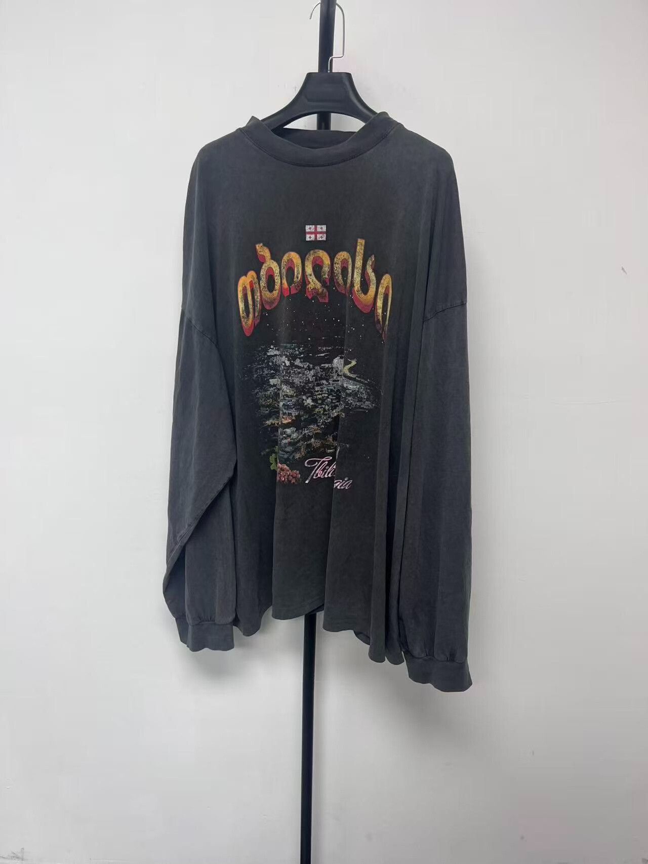 Balenciaga balenciaga gray long sleeve t-shirt for men Size US M / EU 48-50 / 2 - 1 Thumbnail