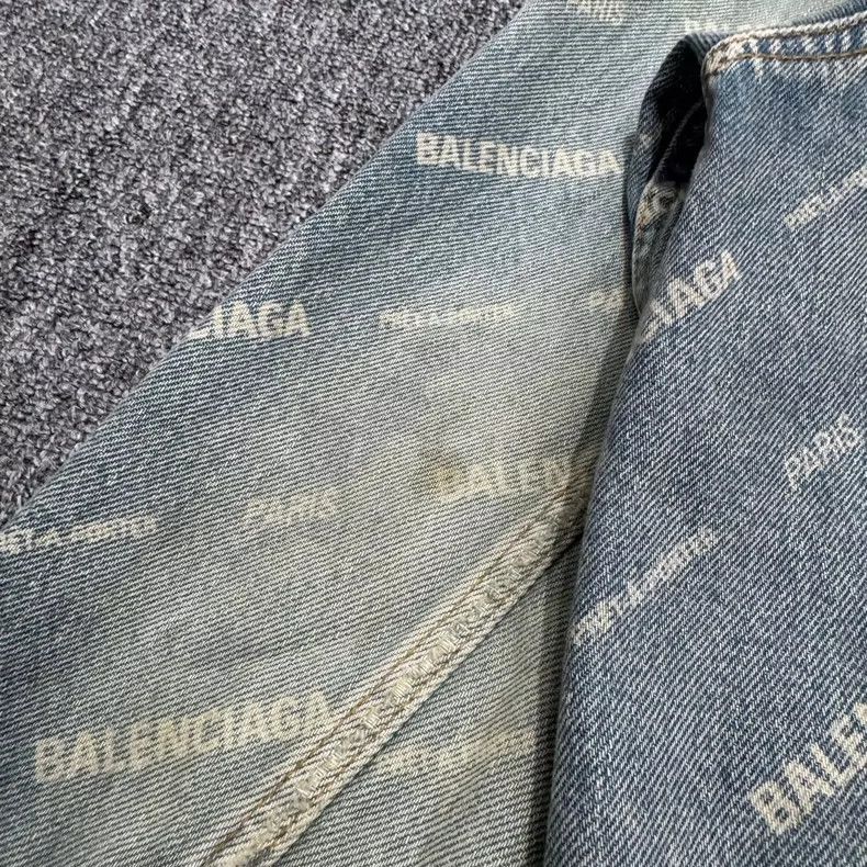 Balenciaga Balenciaga Washed Distressed Screen Printed Denim Jacket Size US S / EU 44-46 / 1 - 3 Thumbnail