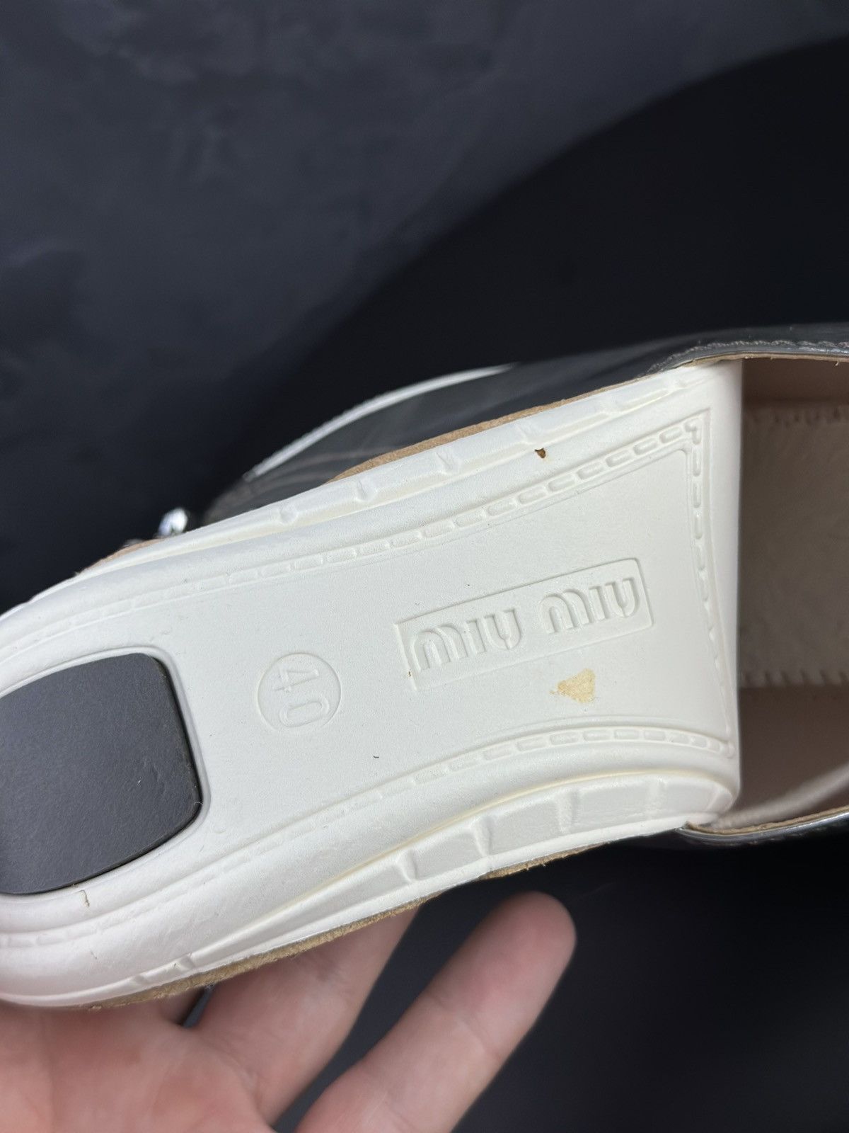 Miu Miu Miu Miu Silver Patent Leather Crystal Low-Top Sneakers Size US 10 / IT 40 - 14 Thumbnail
