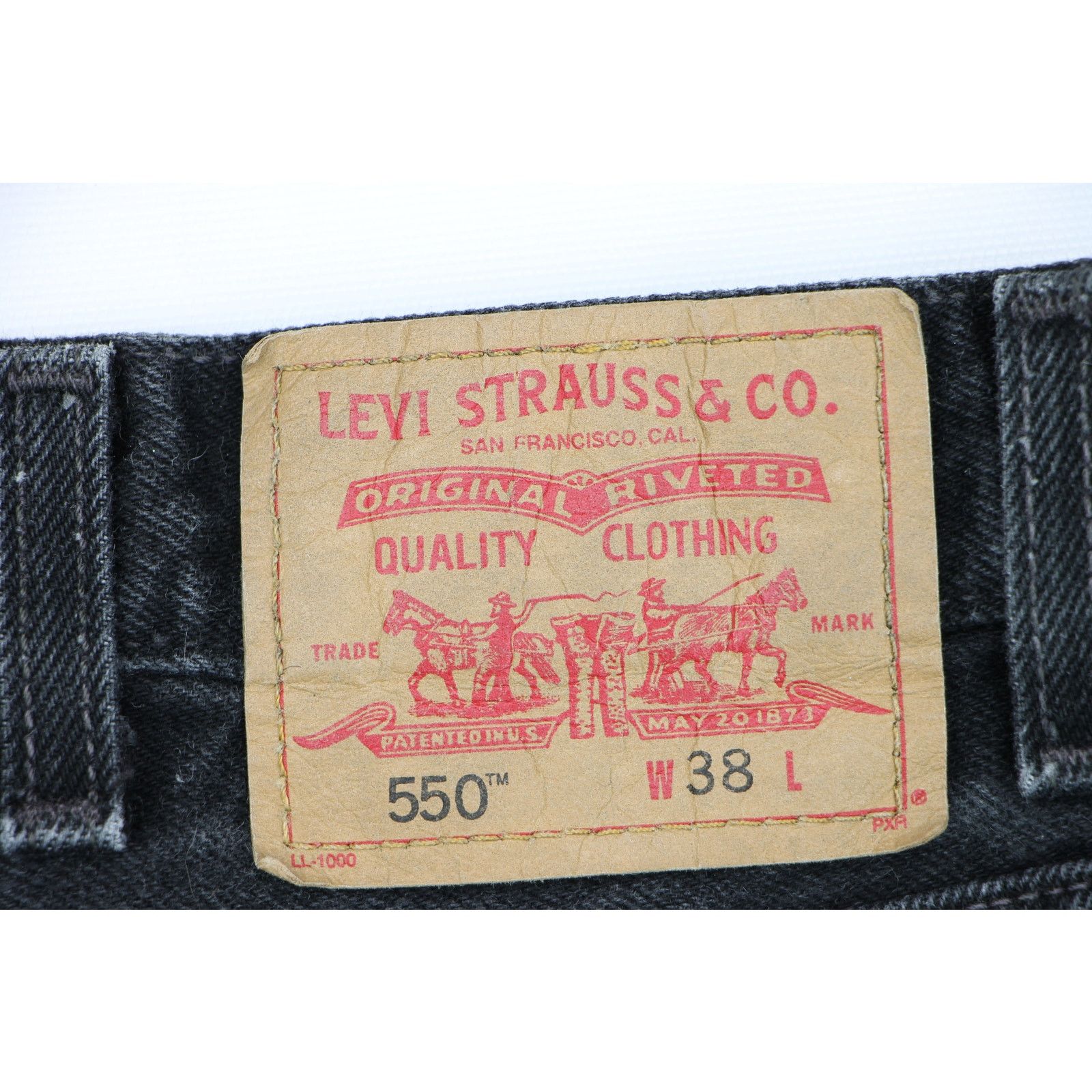 Vintage Vintage Levi's 550 Relaxed Fit Black Denim Shorts USA Size US 38 / EU 54 - 4 Thumbnail