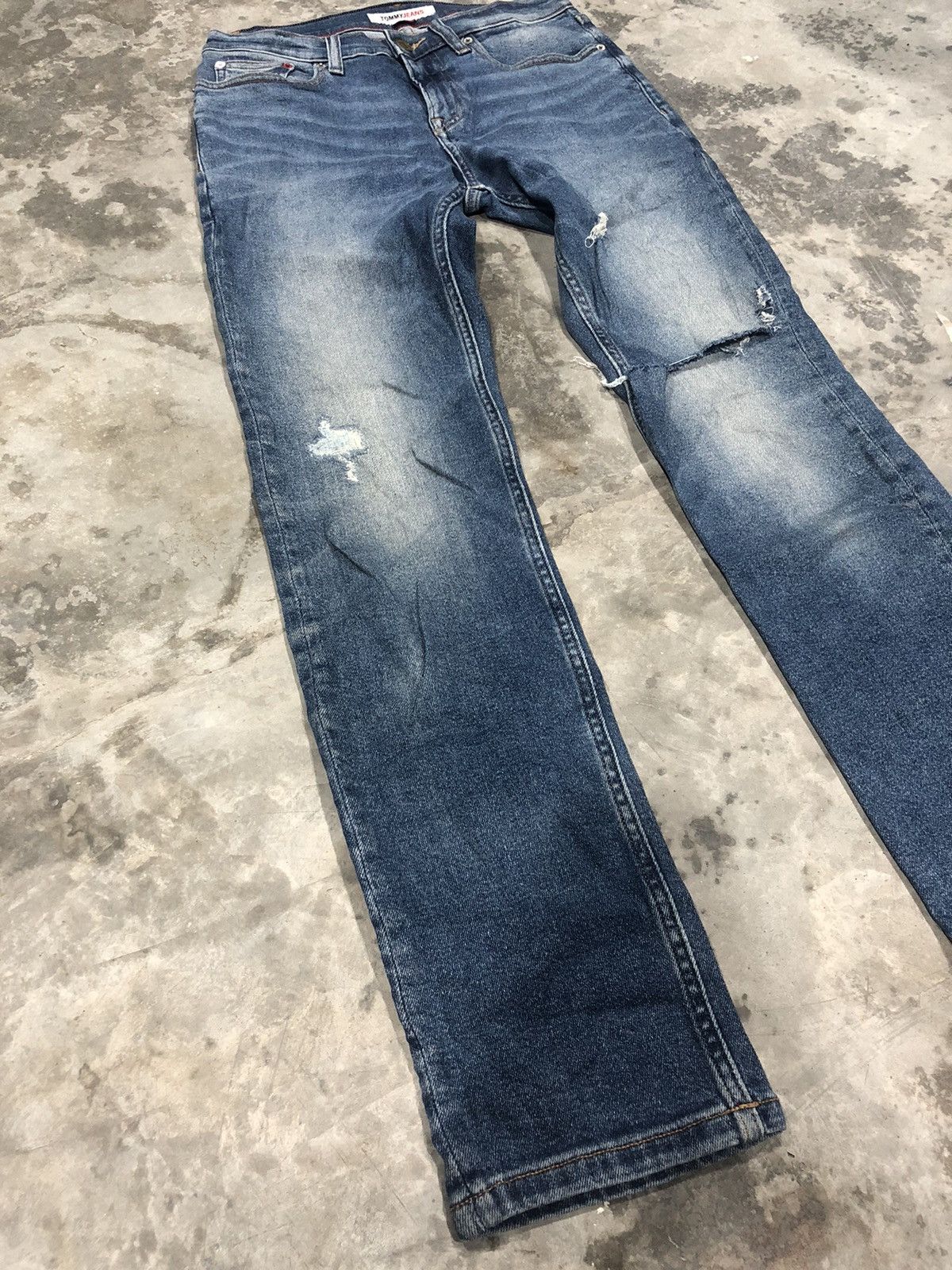 Other × Tommy Hilfiger Tommy Hilfiger distressed jeans Size 29" - 3 Thumbnail