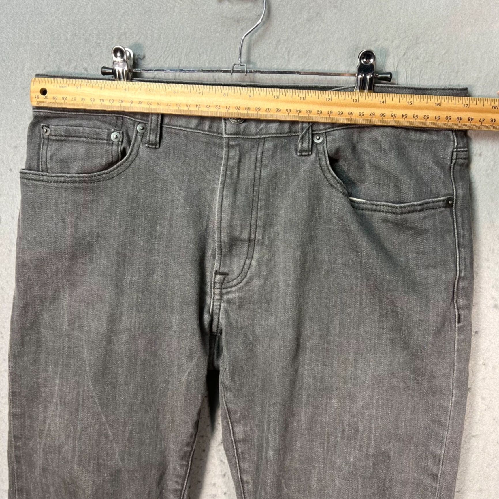 Club Monaco Club Monaco Mens Jeans Size 34 x 30 Gray Slim Fit Denim Cotton Blend Stretch 5-Pocket Design Tapered Casual Pants Size US 34 / EU 50 - 5 Thumbnail