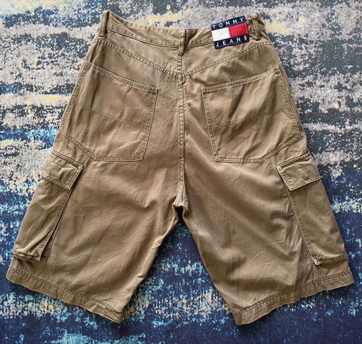 Tommy Hilfiger × Vintage Vintage 90s Tommy Hilfiger Cotton Cargo Shorts Beige Size US 32 / EU 48 - 2 Thumbnail