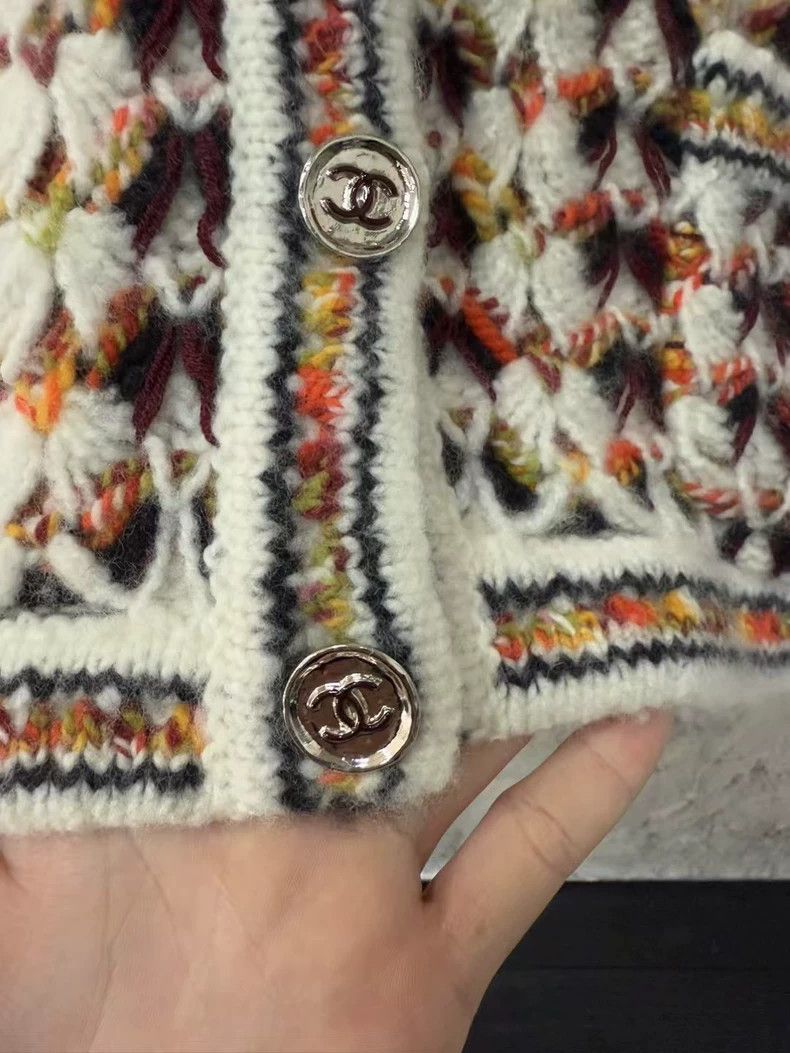 Chanel Chanel White gold double C silver buckle wool cardigan coa Size XS / US 0-2 / IT 36-38 - 5 Thumbnail