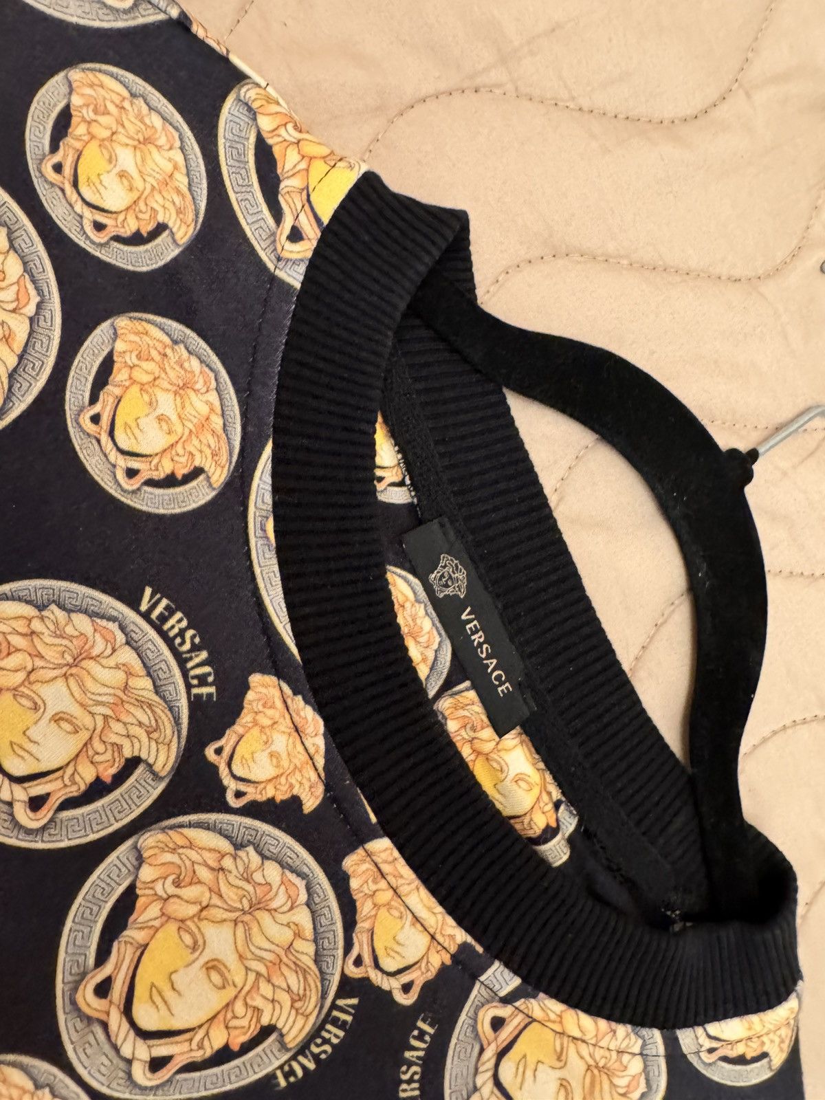 Versace Versace Medusa black gold print sweater shirt Size US M / EU 48-50 / 2 - 3 Thumbnail