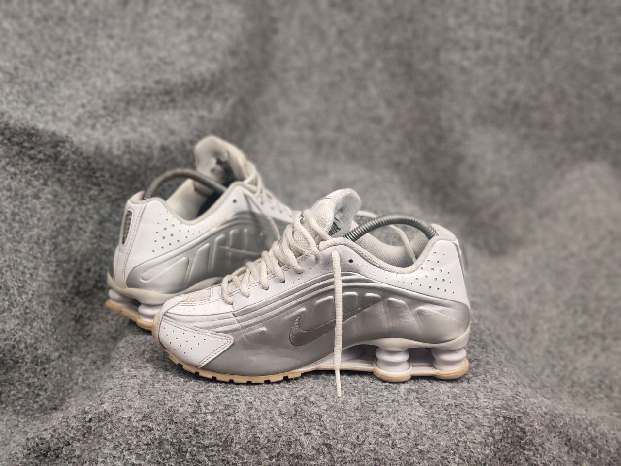 Nike Nike Shox R4 White Metallic Vintage Y2K Style Sneakers shoes Size US 5.5 / IT 35.5 - 14 Thumbnail