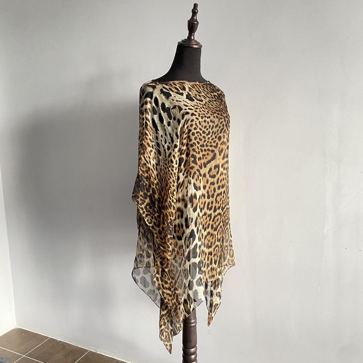 Yves Saint Laurent SS2002 Yves Saint Laurent leopard-print Silk Kaftan Size ONE SIZE - 5 Thumbnail