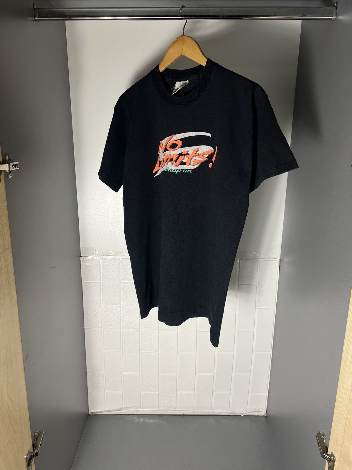 Band Tees VINTAGE NO LIMITS SNAP-ON ROCK T-SHIRT METAL RETRO Y2K 90s Size US L / EU 52-54 / 3 - 6 Thumbnail