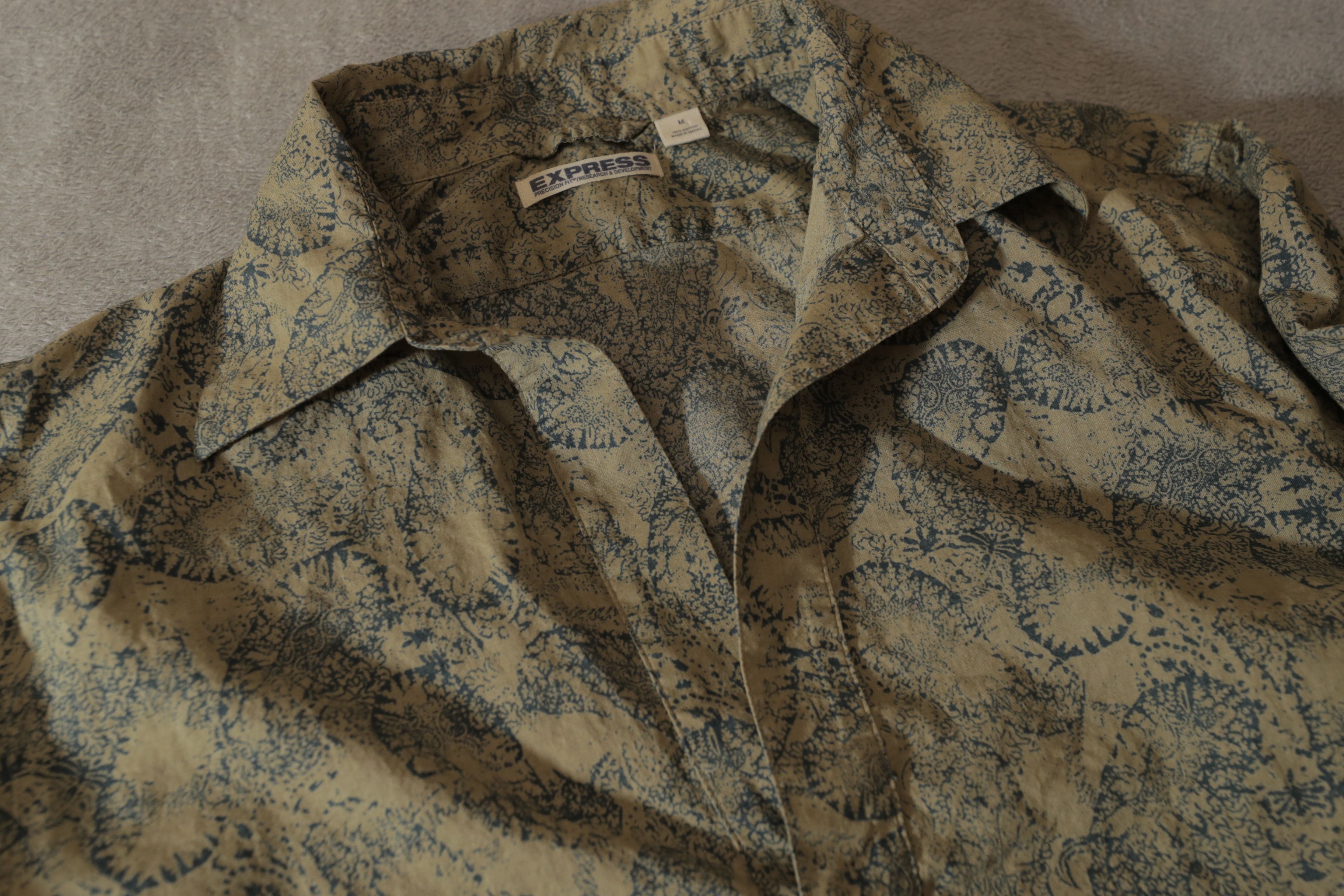 Express Express Brown Paisley 1/4 Button Long Sleeve Shirt (M) Size US M / EU 48-50 / 2 - 8 Thumbnail