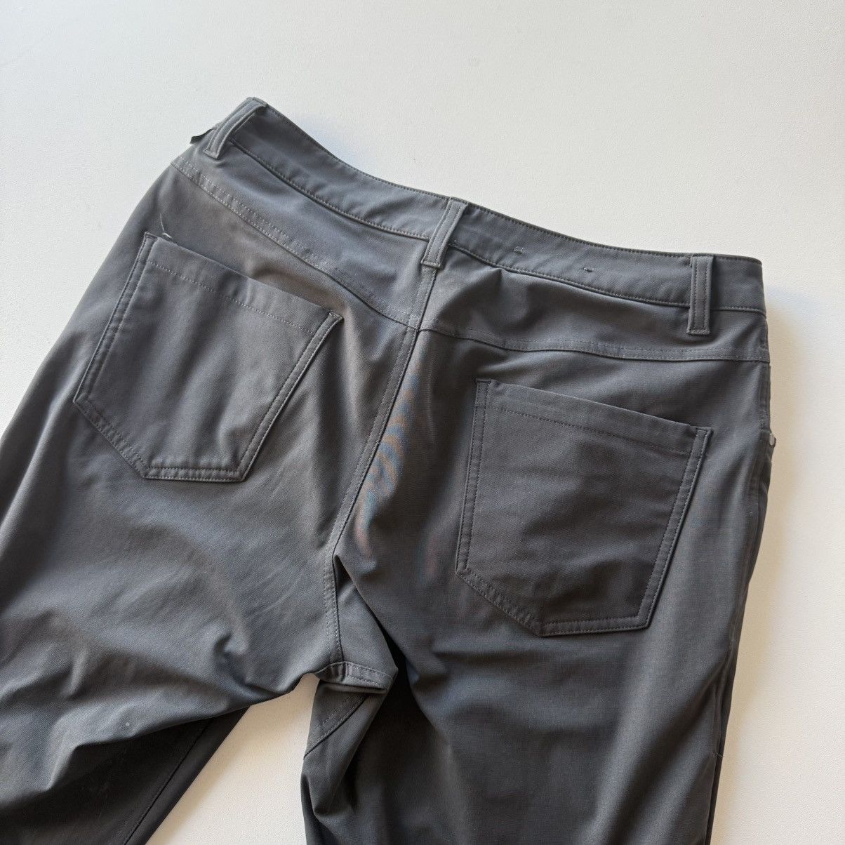 Lululemon ABC Classic-Fit 5 Pocket Pant ($138 Retail) Size US 31 - 6 Thumbnail