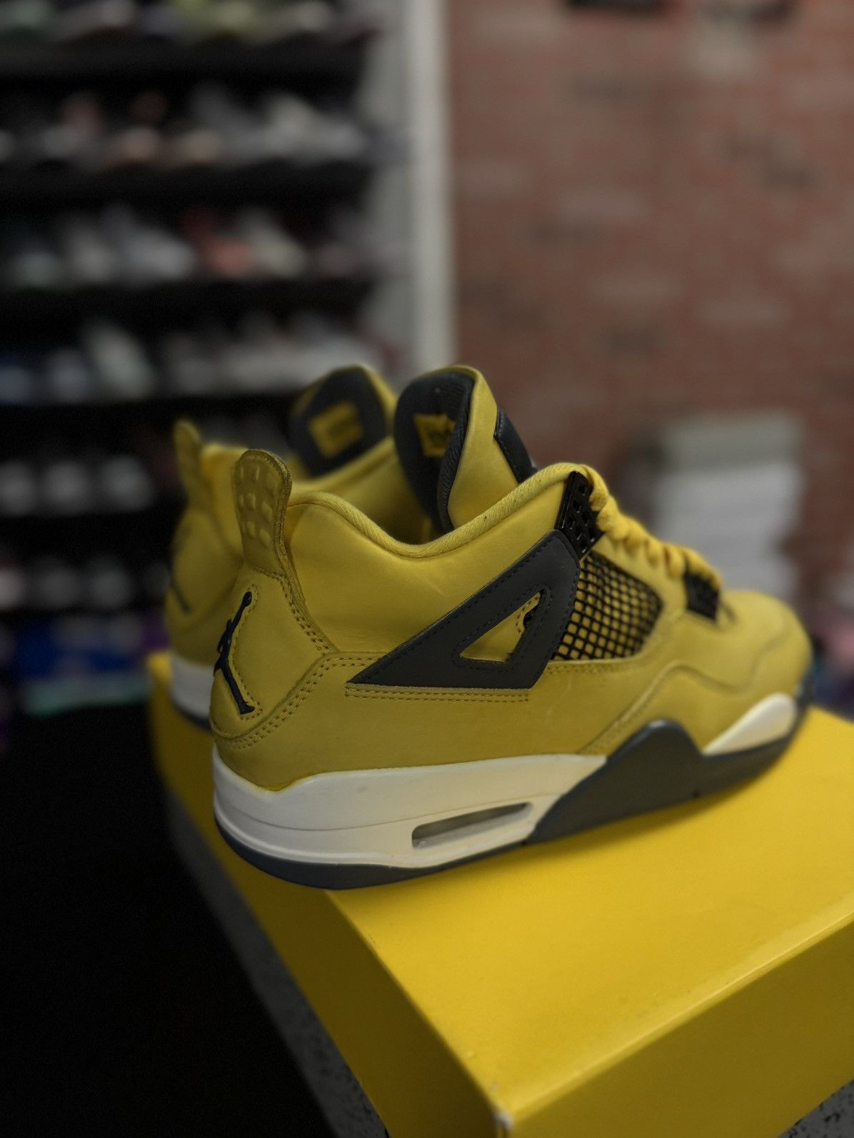 Jordan Brand × Nike Jordan 4 Lightning Size 9 W Box 🧼 (CT8527-700) Size US 9 / EU 42 - 3 Thumbnail