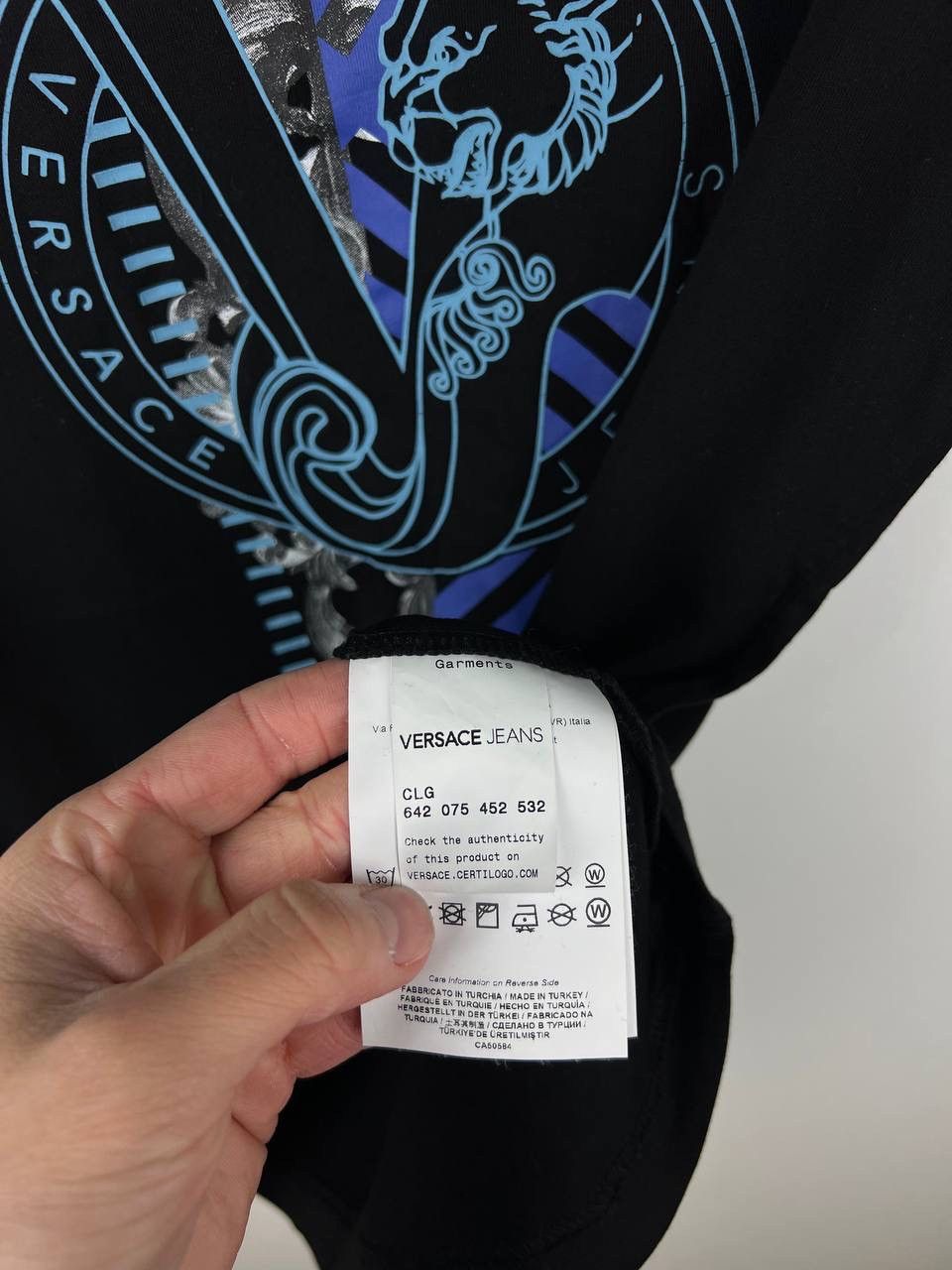 Vintage Versace Jeans luxury t-shirts size M Size US M / EU 48-50 / 2 - 4 Thumbnail