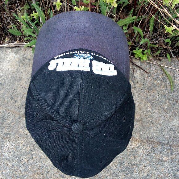 NCAA × Vintage Vintage North Carolina Tar Heels Two Tone Snap Back Hat Size ONE SIZE - 5 Thumbnail