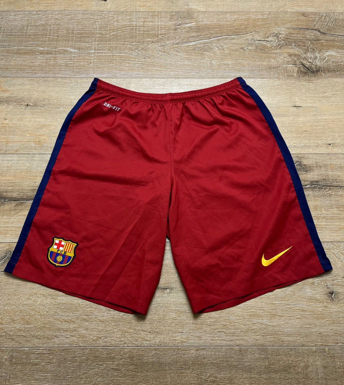 Nike VINTAGE NIKE BARCELONA SHORTS Size US 32 / EU 48 - 1 Thumbnail