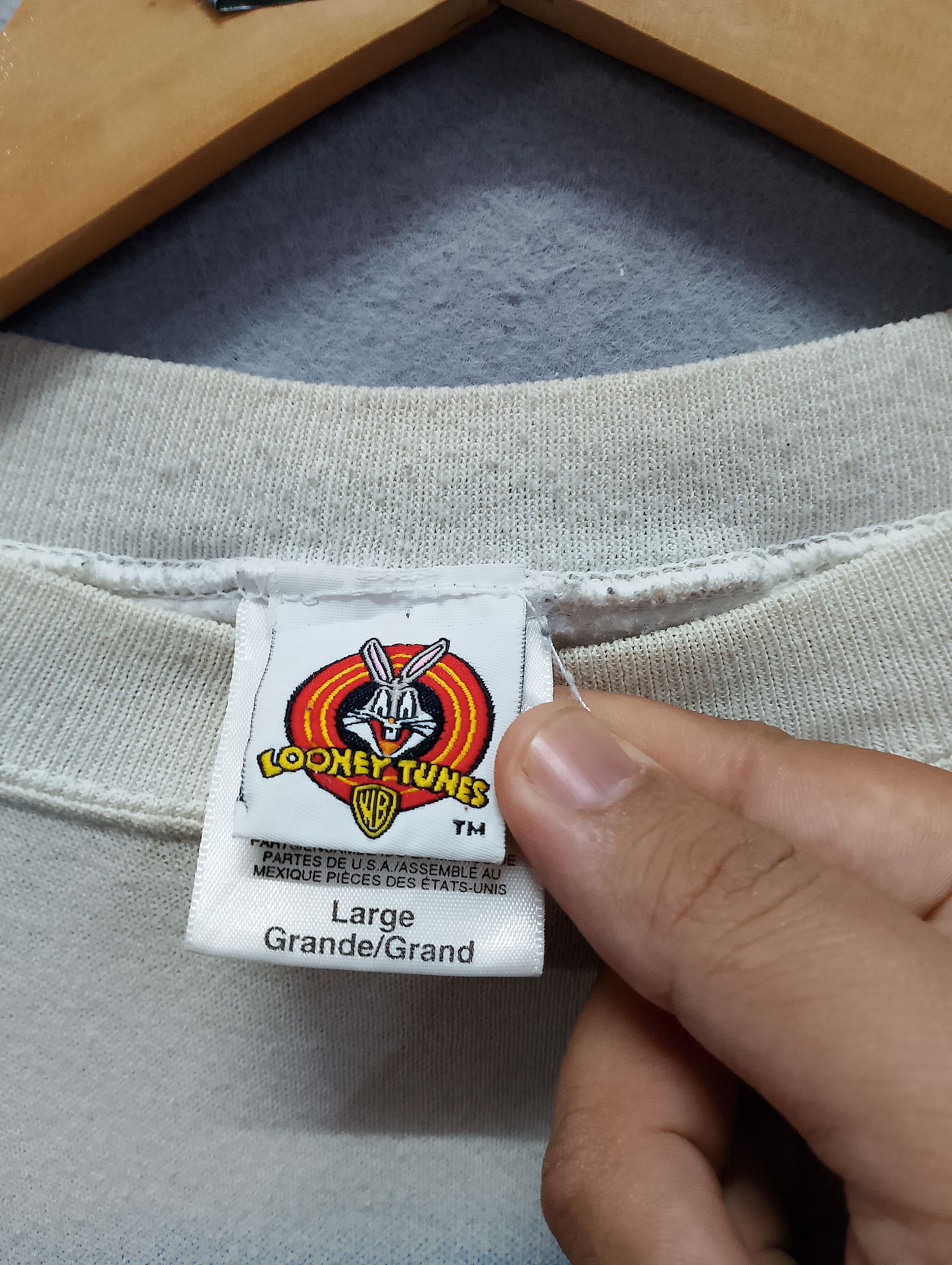 Vintage Vintage 1997 Warner Bros Tweety Bird Sweatshirt Size US L / EU 52-54 / 3 - 3 Thumbnail