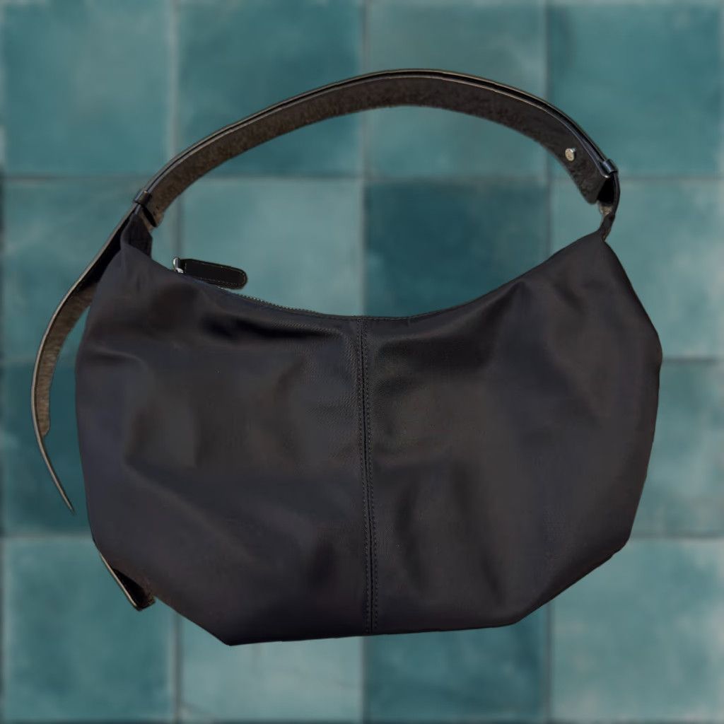 Vintage **Korea Designer Nothing Written Black Nylon Medium Shoulder Bag** User: Korea Designer Nothing Written Black Nylon Medium Shoulder Bag Size ONE SIZE - 1 Thumbnail
